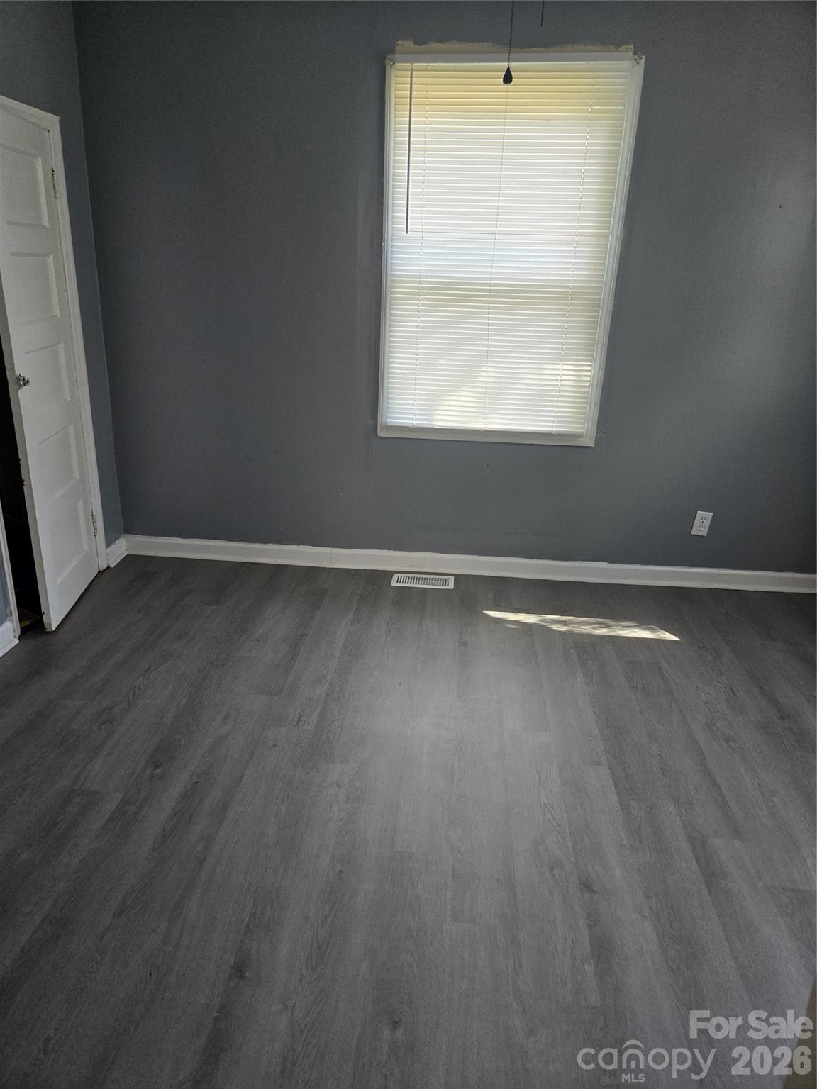 207 S Caldwell Avenue — Newton