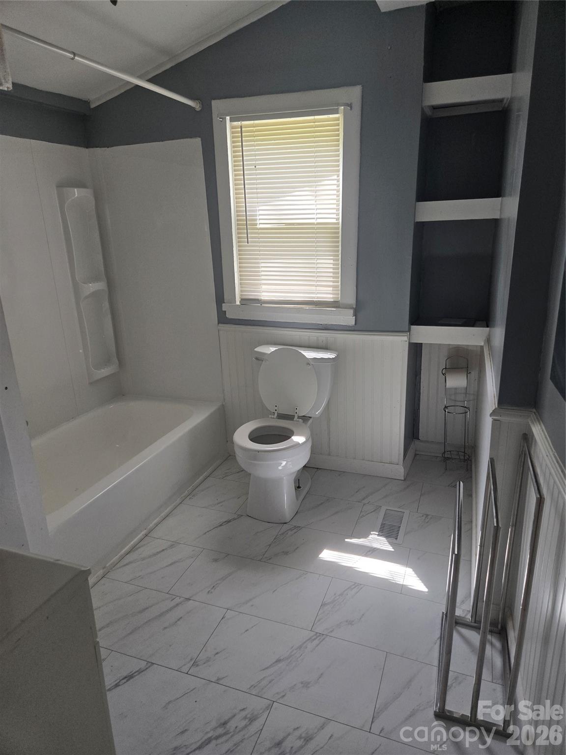 207 S Caldwell Avenue — Newton