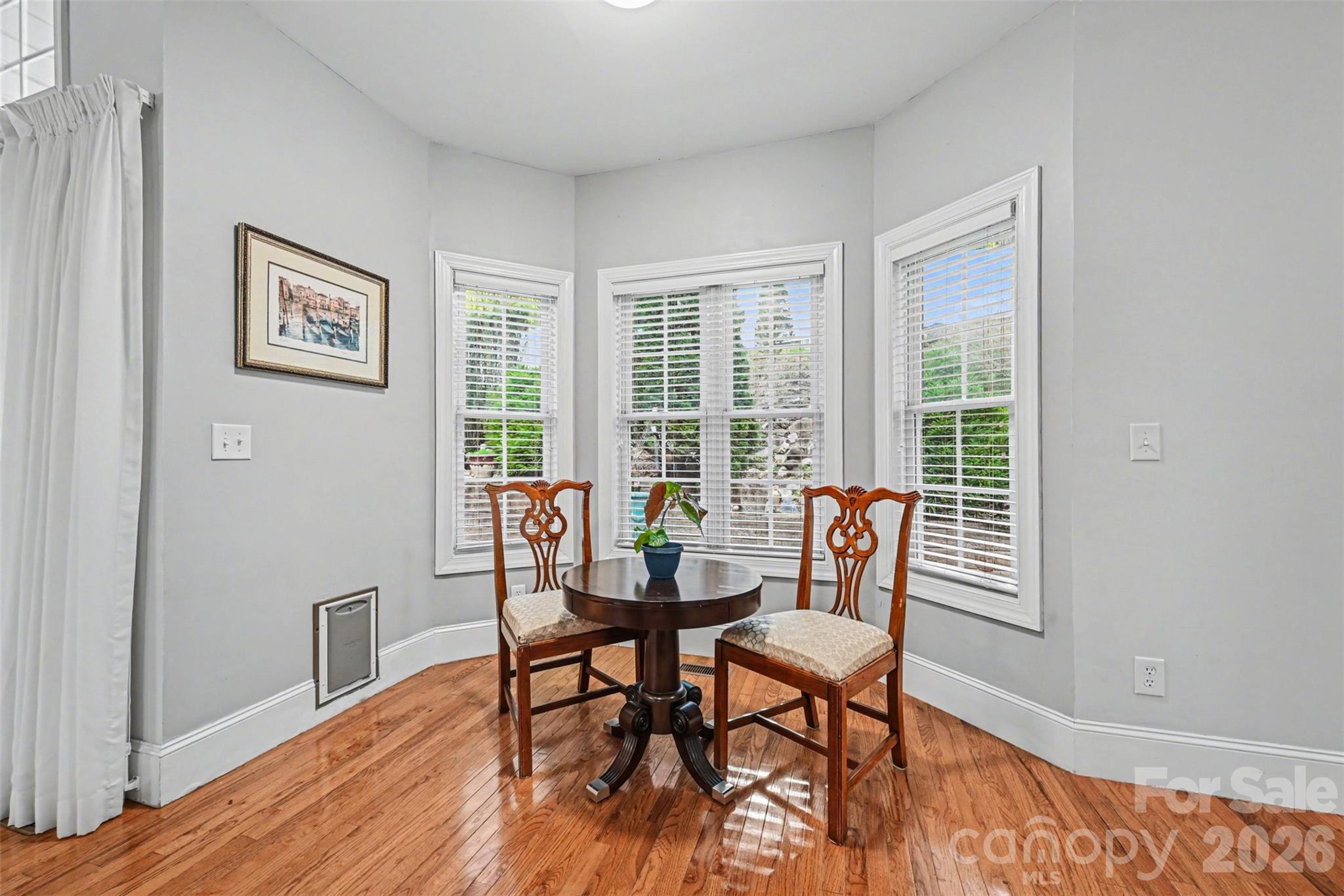 7940 Oakmont Court — Hickory