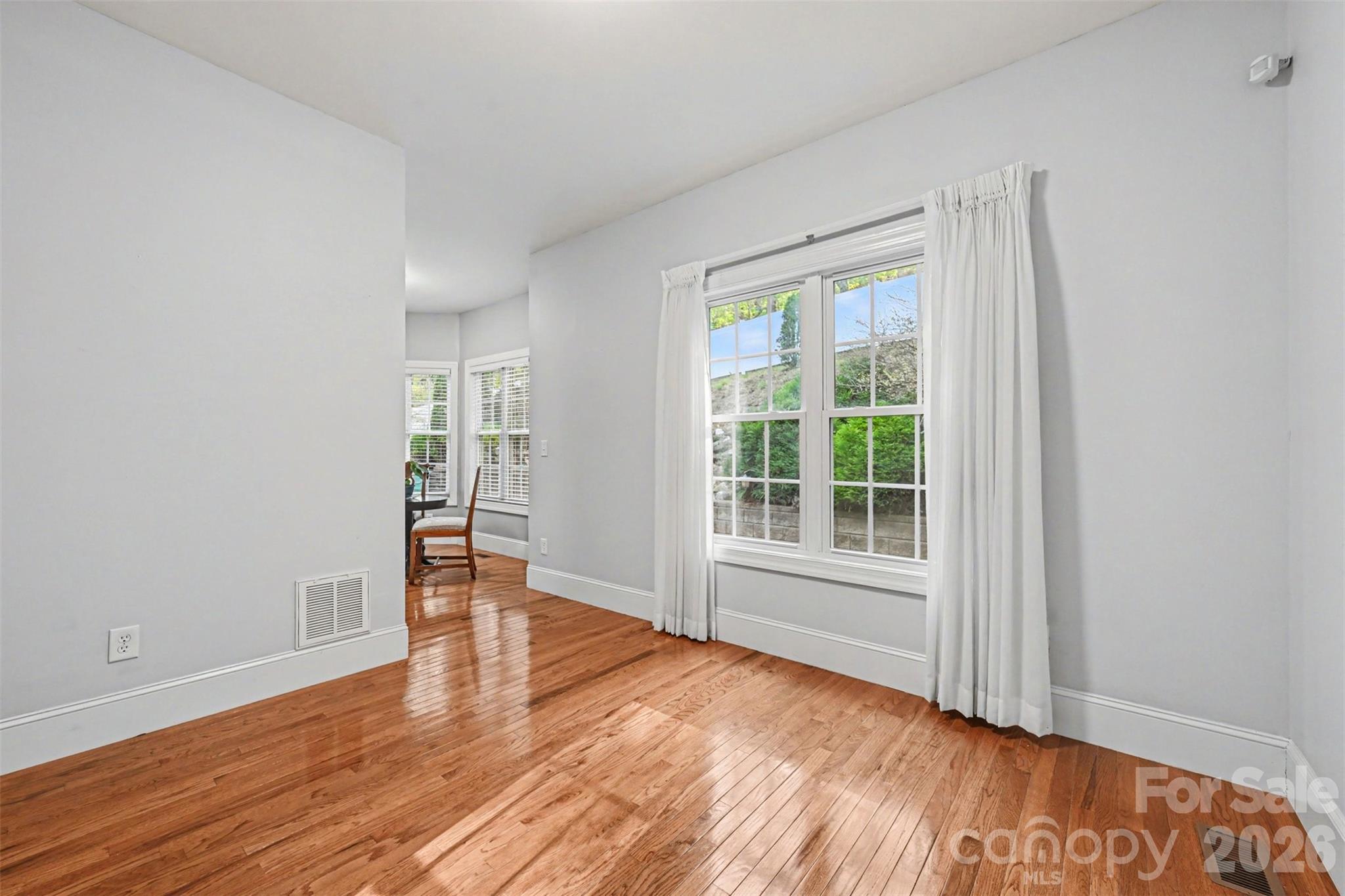7940 Oakmont Court — Hickory
