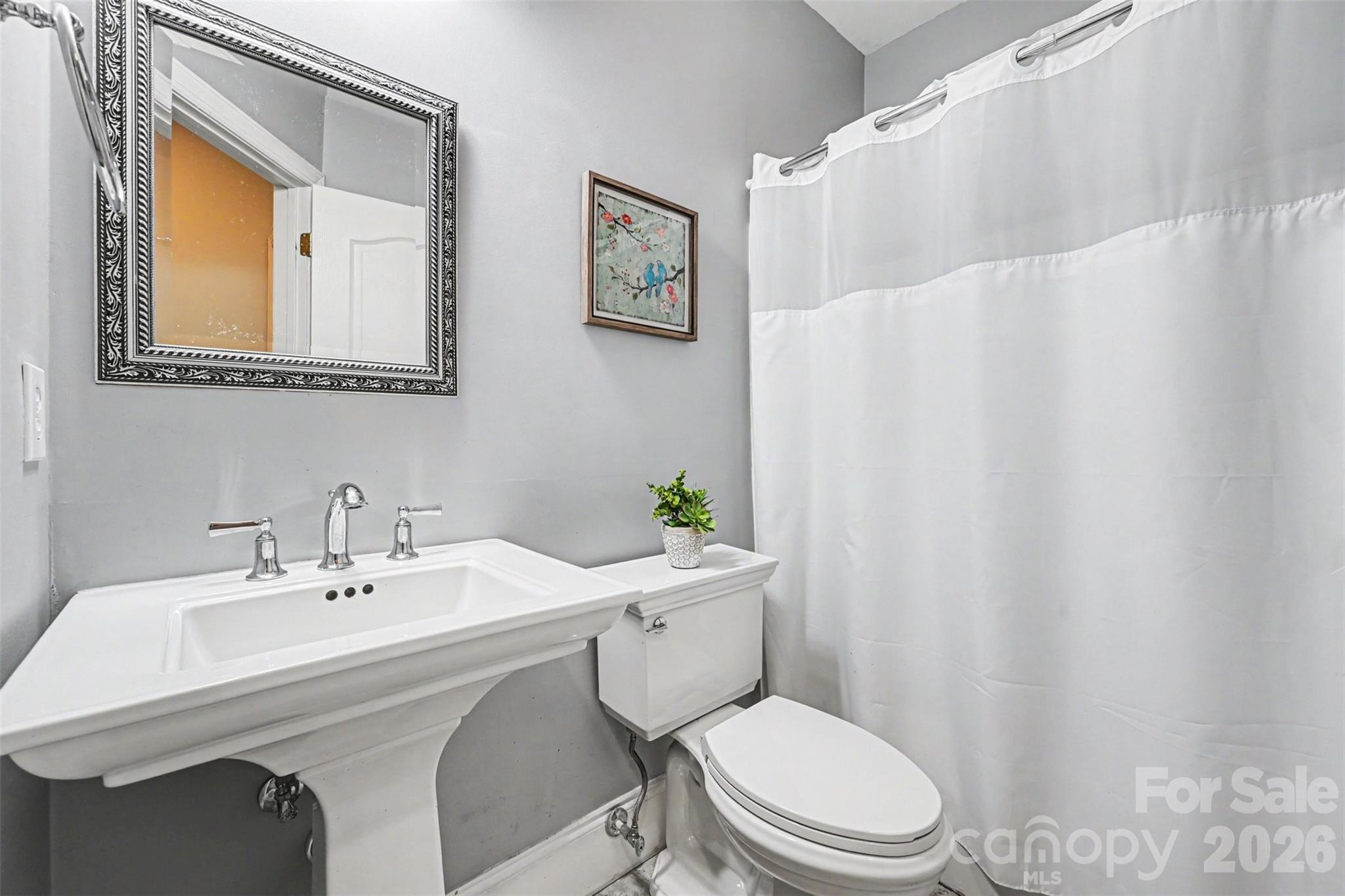 7940 Oakmont Court — Hickory