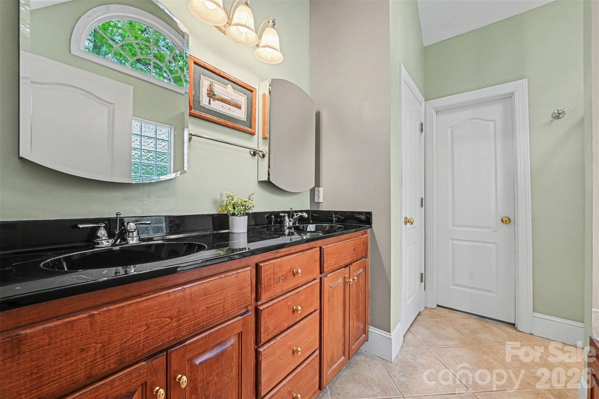 7940 Oakmont Court — Hickory