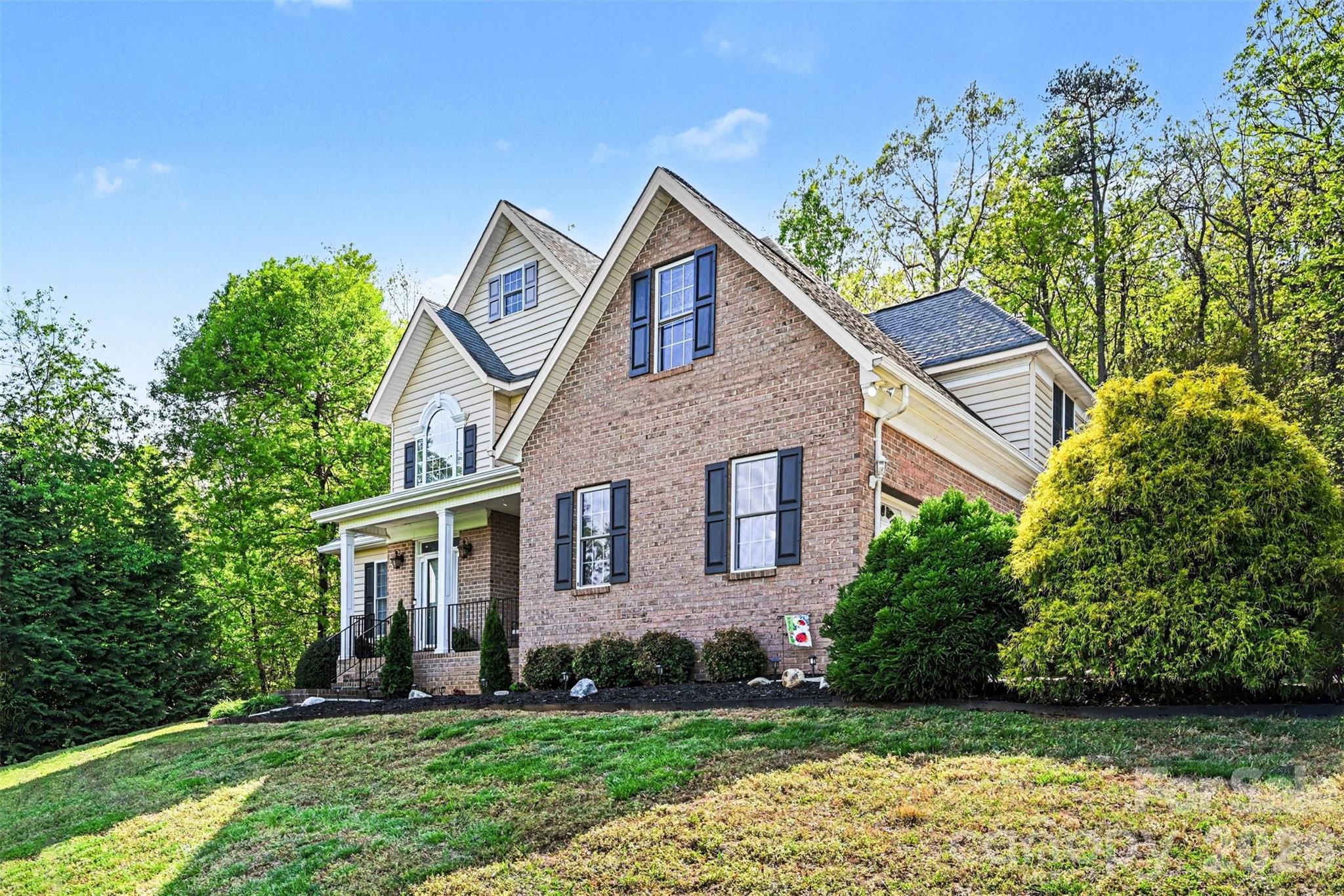 7940 Oakmont Court — Hickory