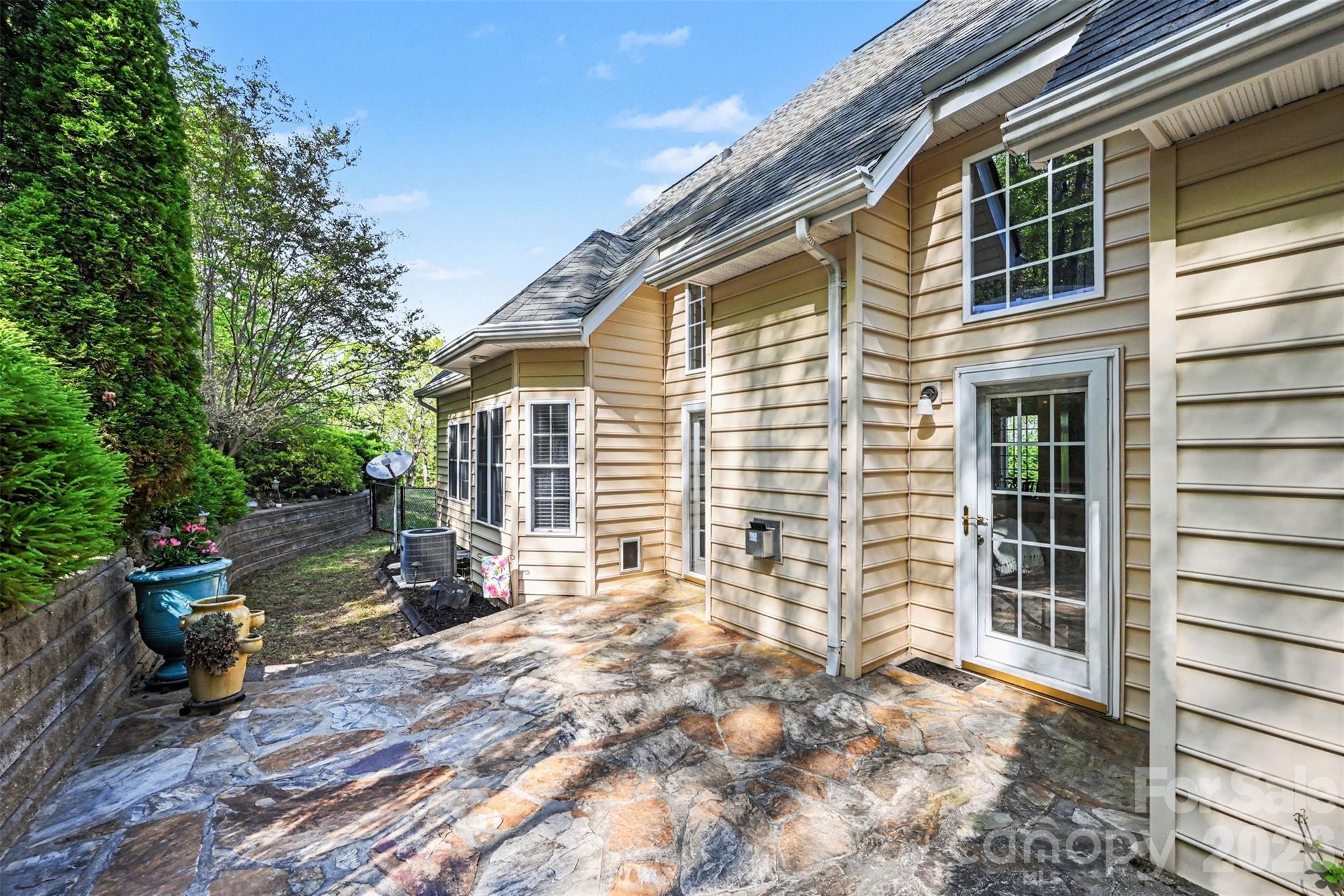 7940 Oakmont Court — Hickory