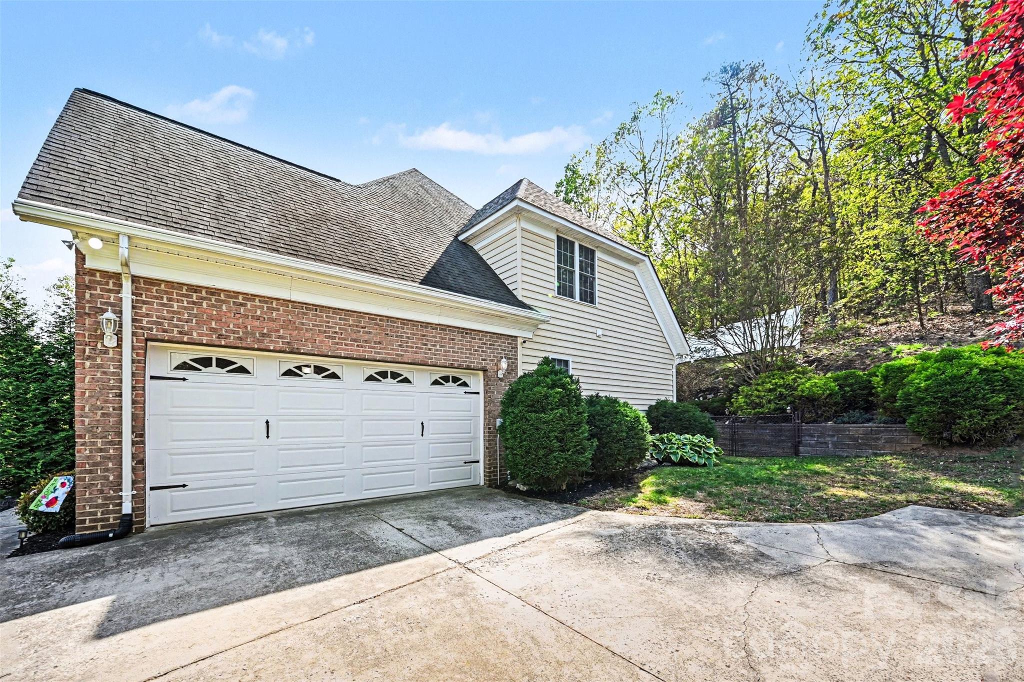 7940 Oakmont Court — Hickory