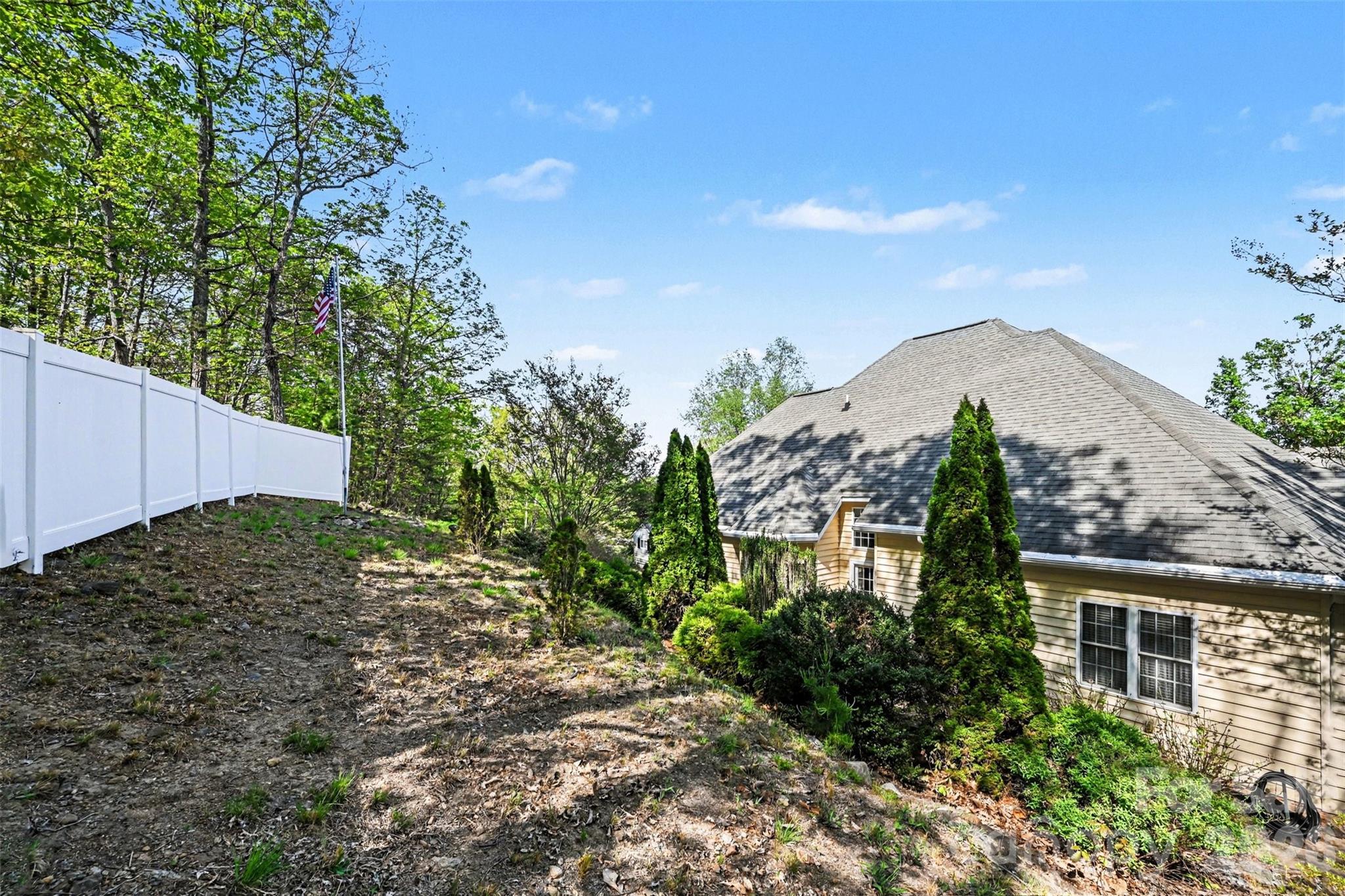 7940 Oakmont Court — Hickory