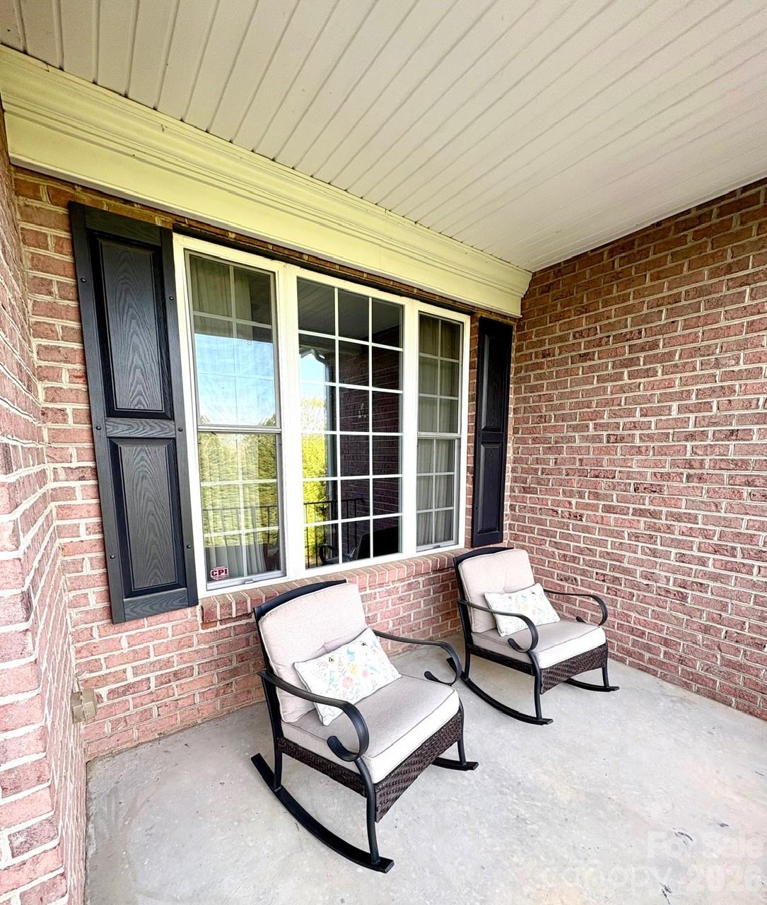 7940 Oakmont Court — Hickory