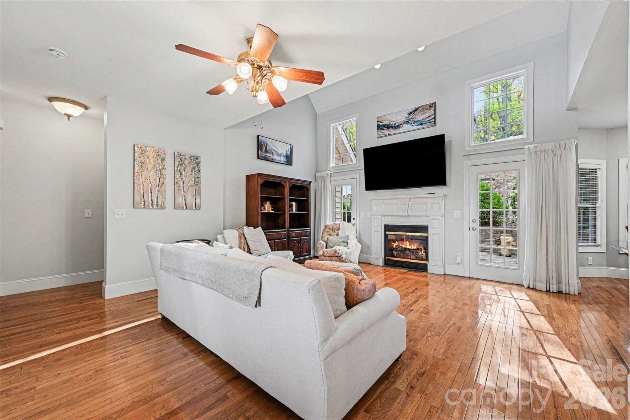 7940 Oakmont Court — Hickory