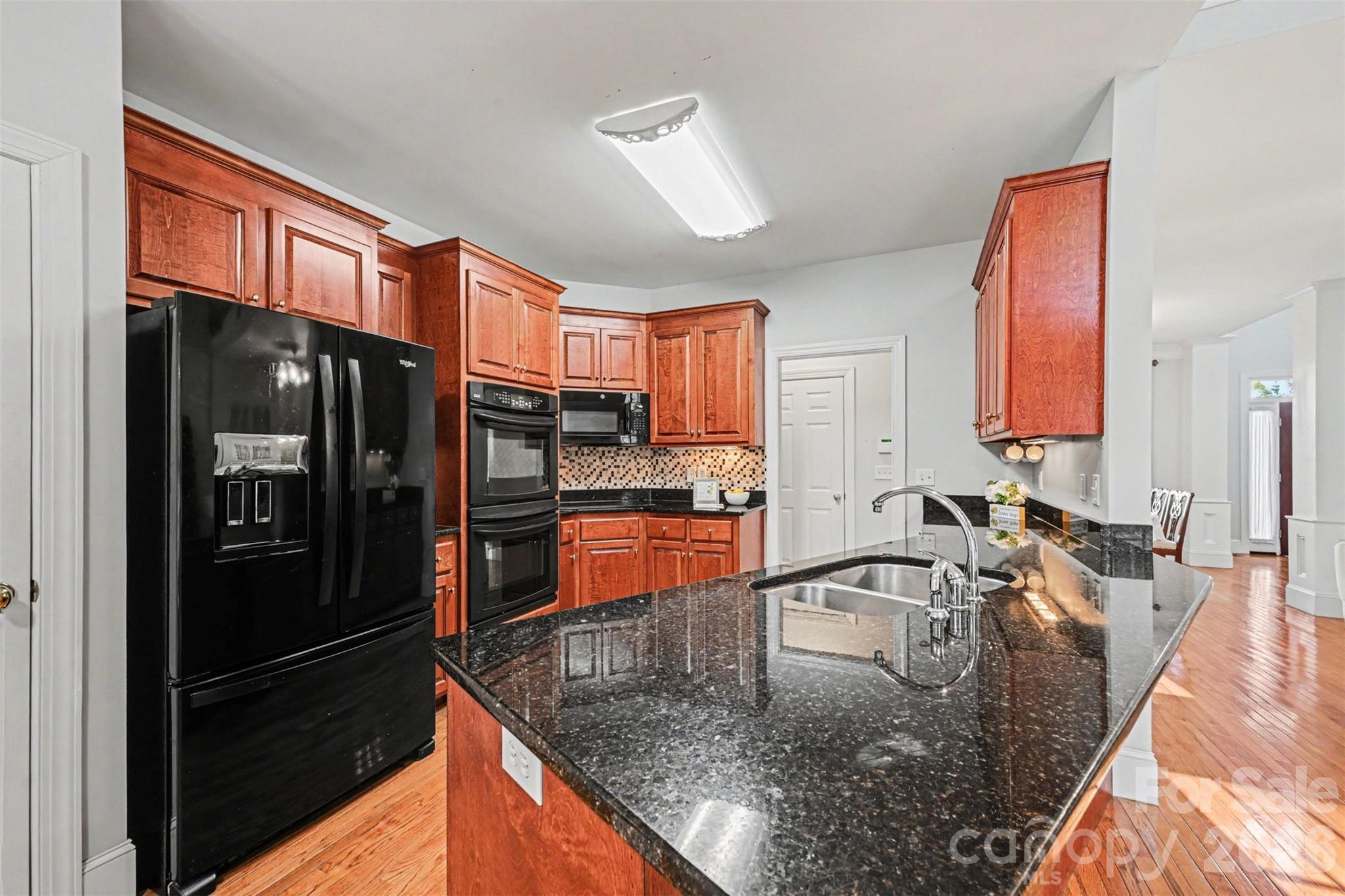 7940 Oakmont Court — Hickory