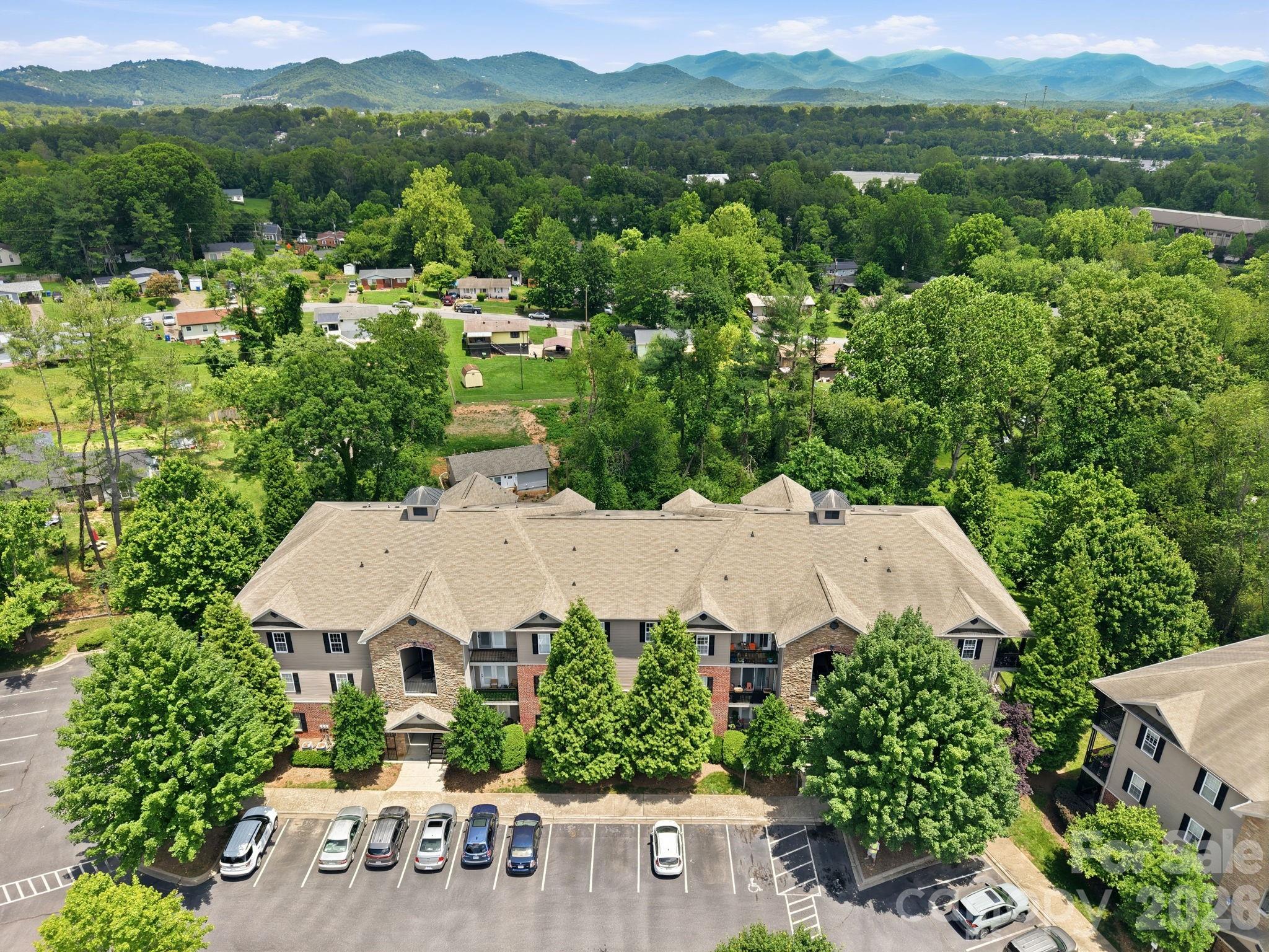 528 Appeldoorn Circle — Asheville