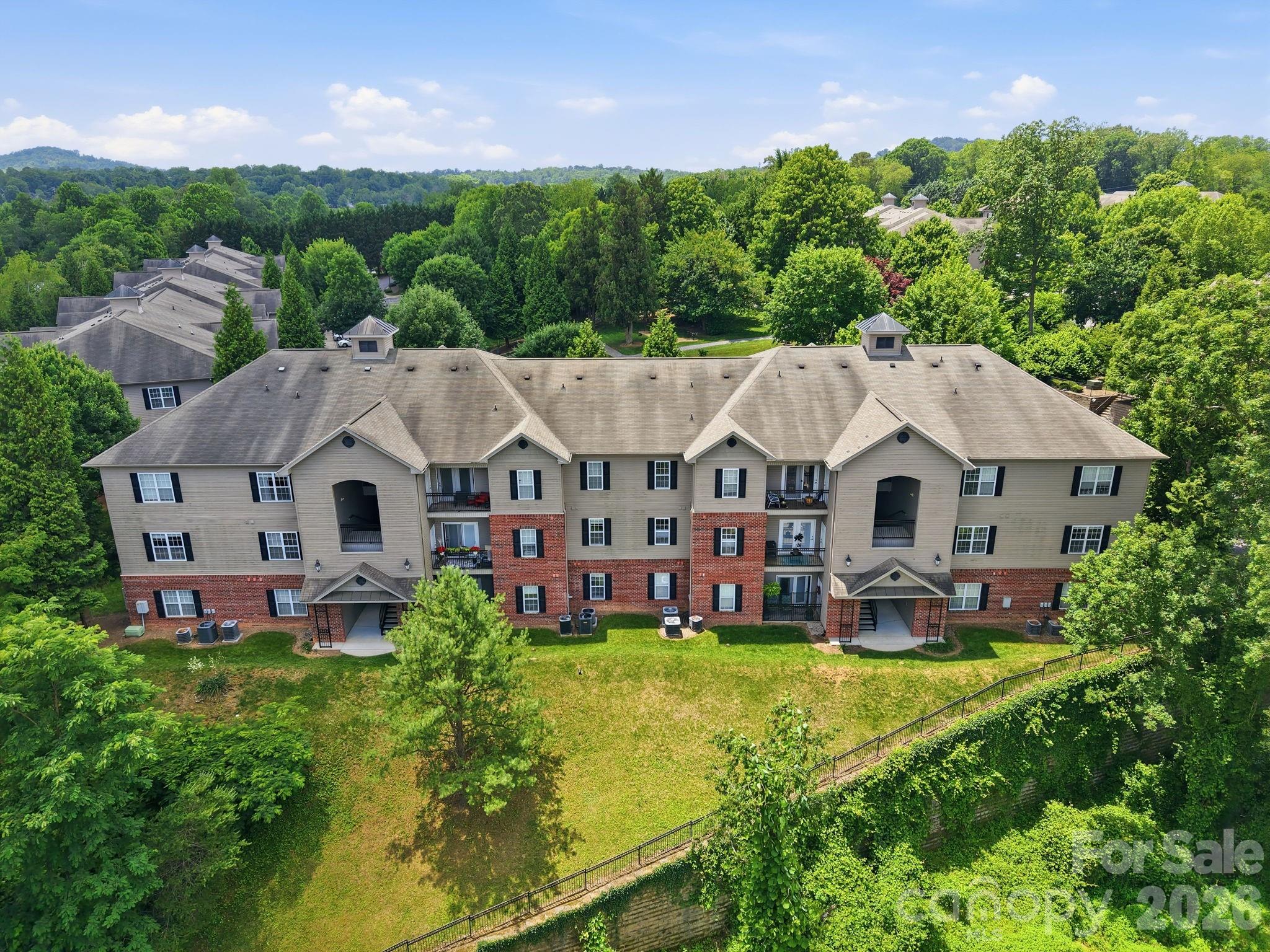 528 Appeldoorn Circle — Asheville