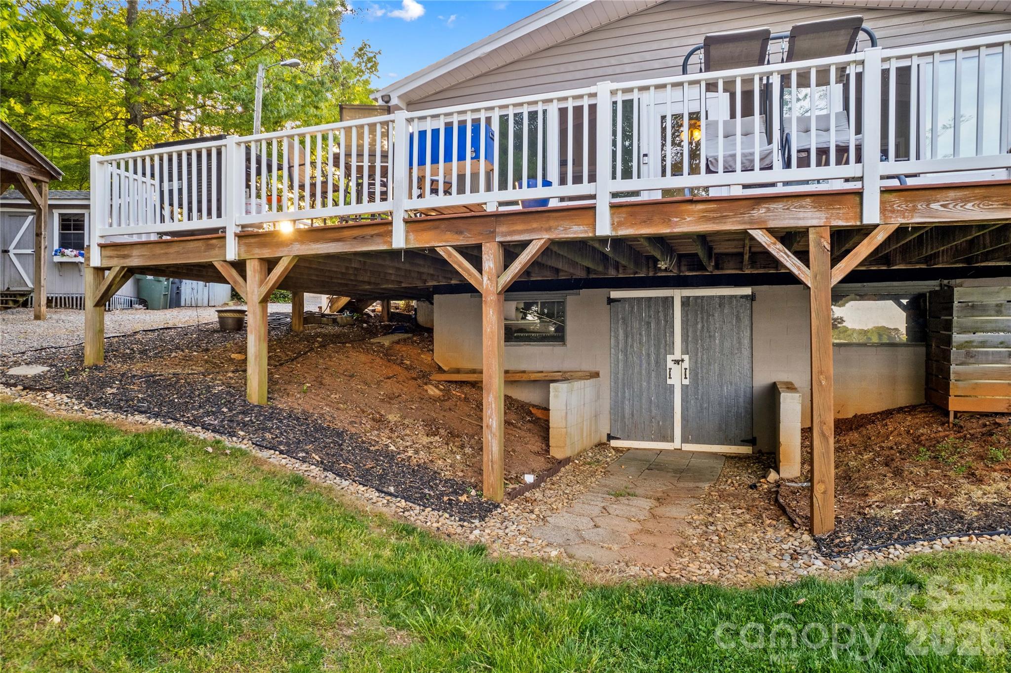 785 Kemp Road — Mooresville