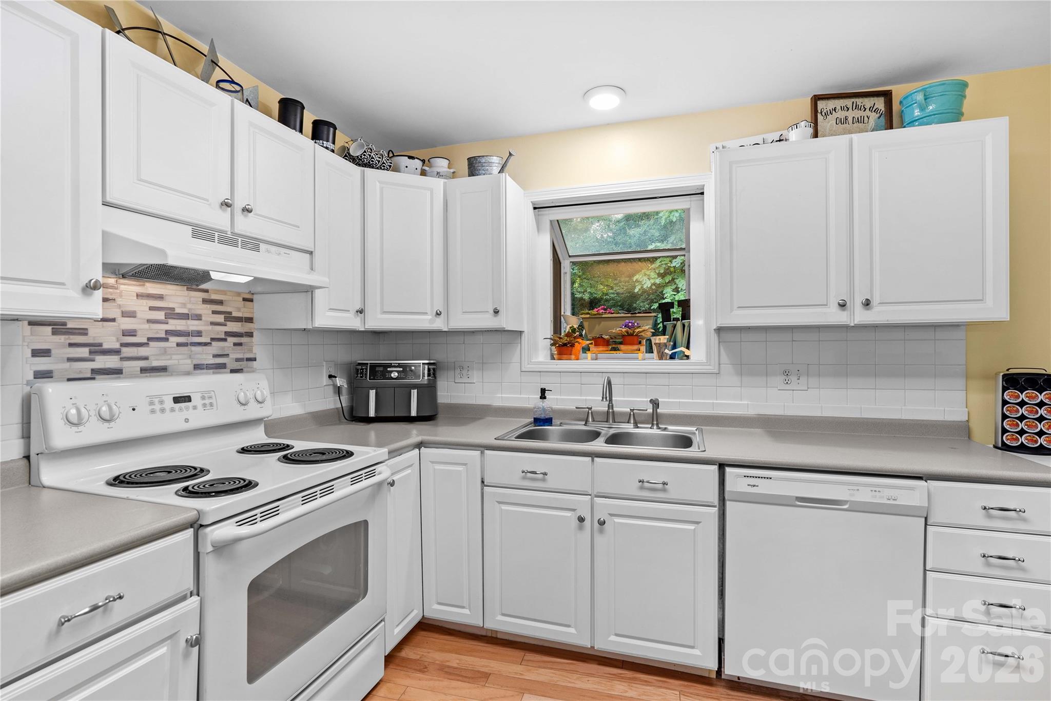 785 Kemp Road — Mooresville