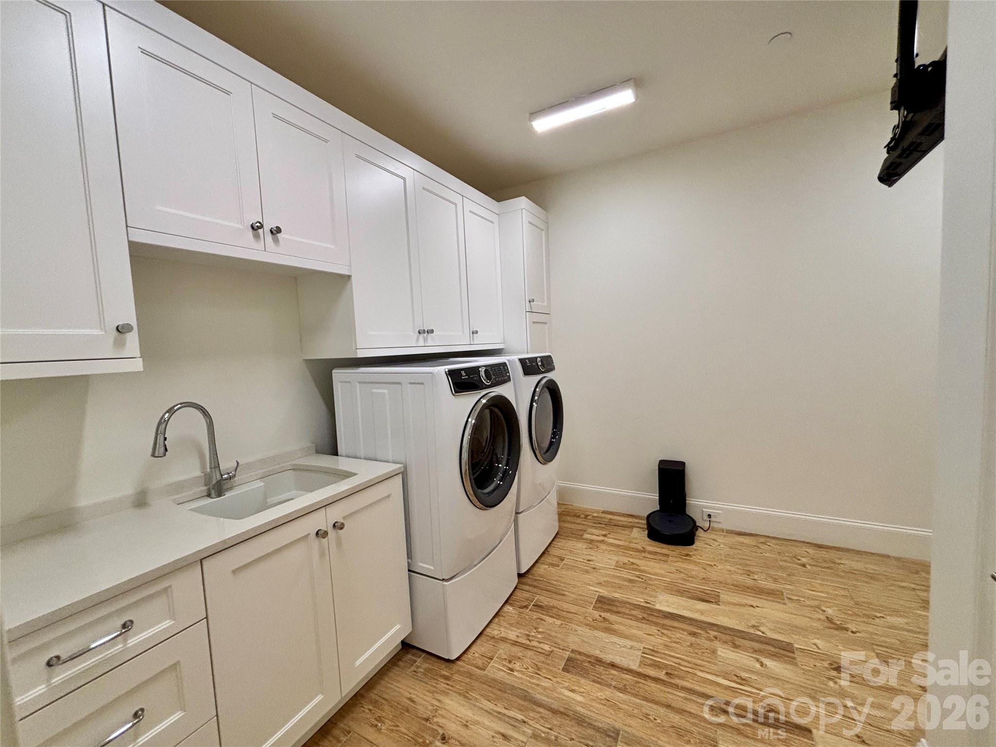 130 Cherokee Road #406 — Charlotte