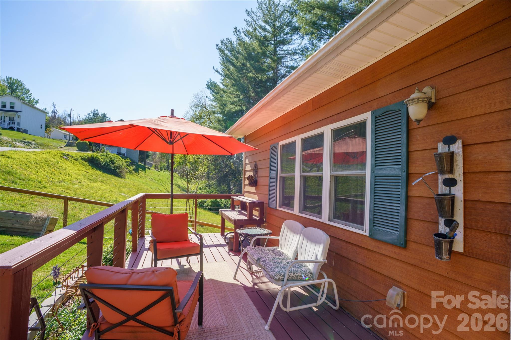40 Whipoorwill Way — Waynesville