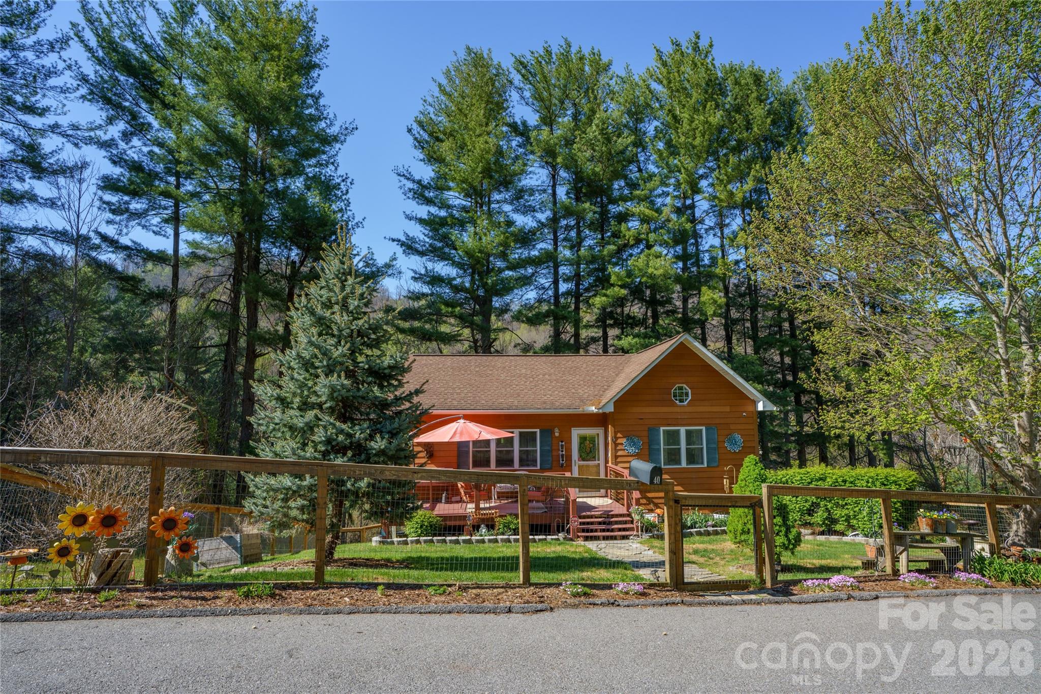 40 Whipoorwill Way — Waynesville