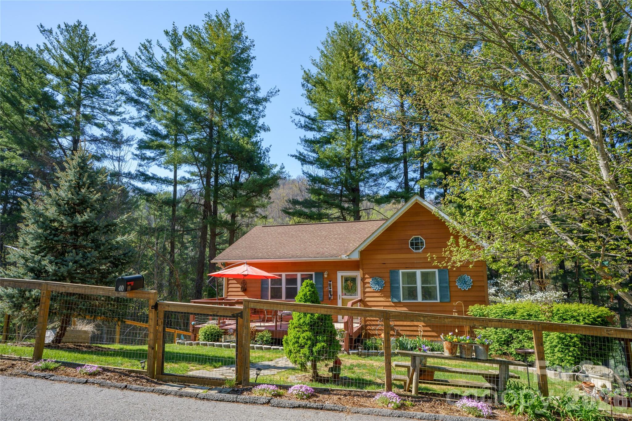 40 Whipoorwill Way — Waynesville