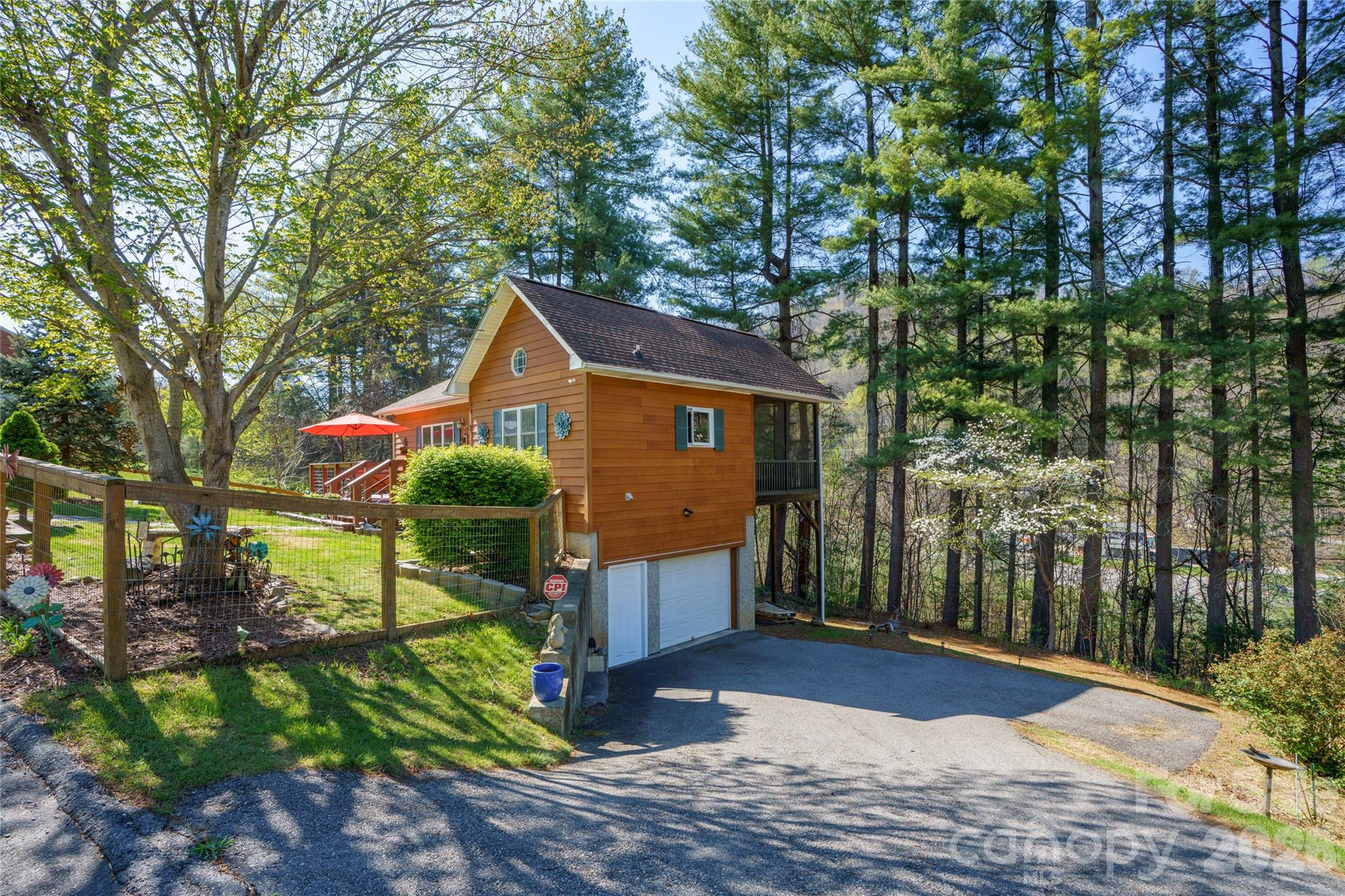 40 Whipoorwill Way — Waynesville