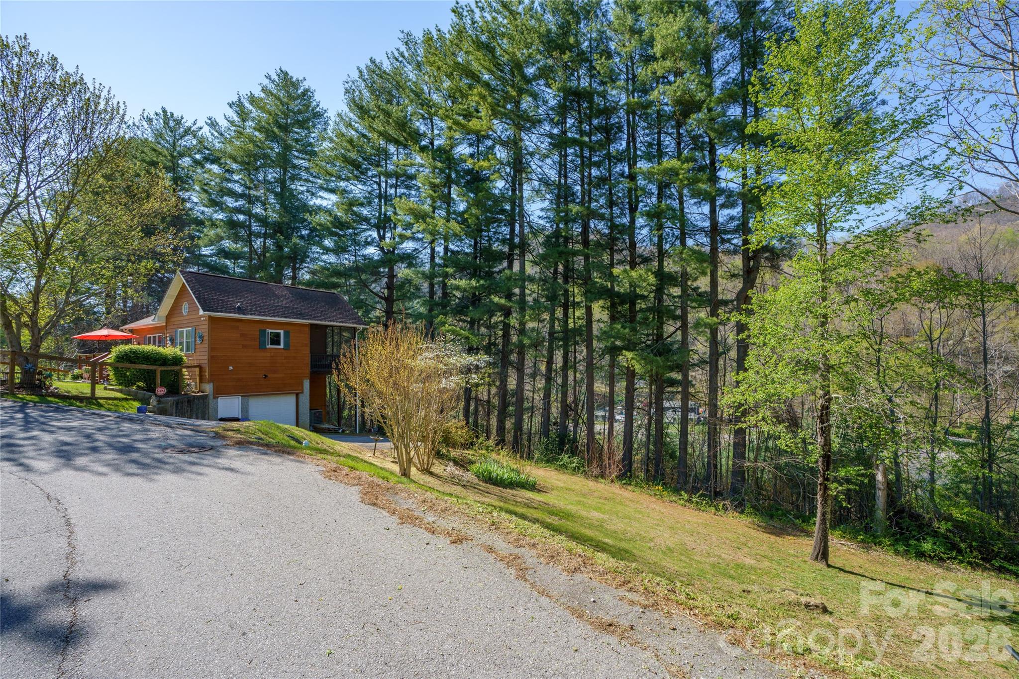 40 Whipoorwill Way — Waynesville