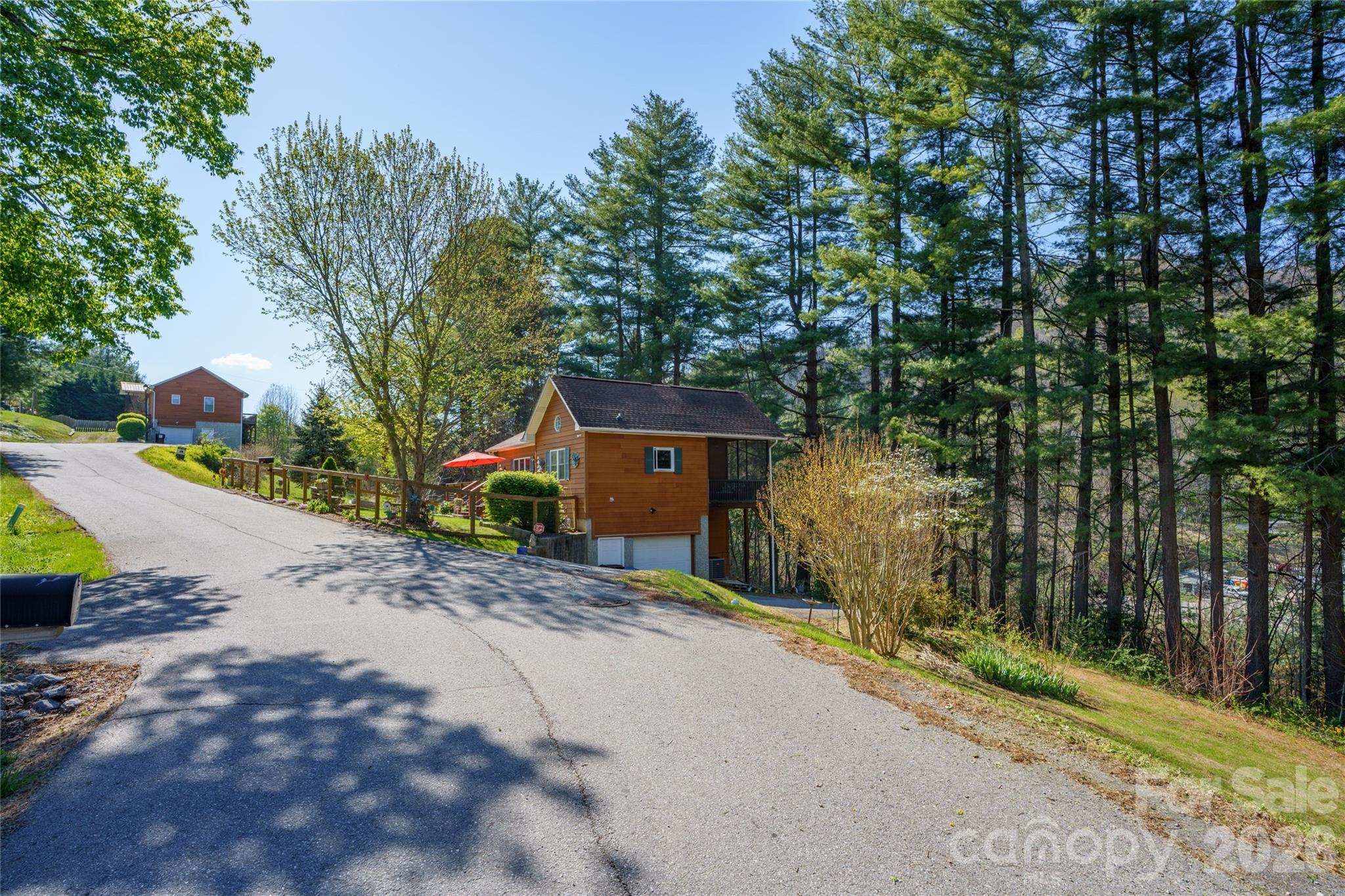 40 Whipoorwill Way — Waynesville