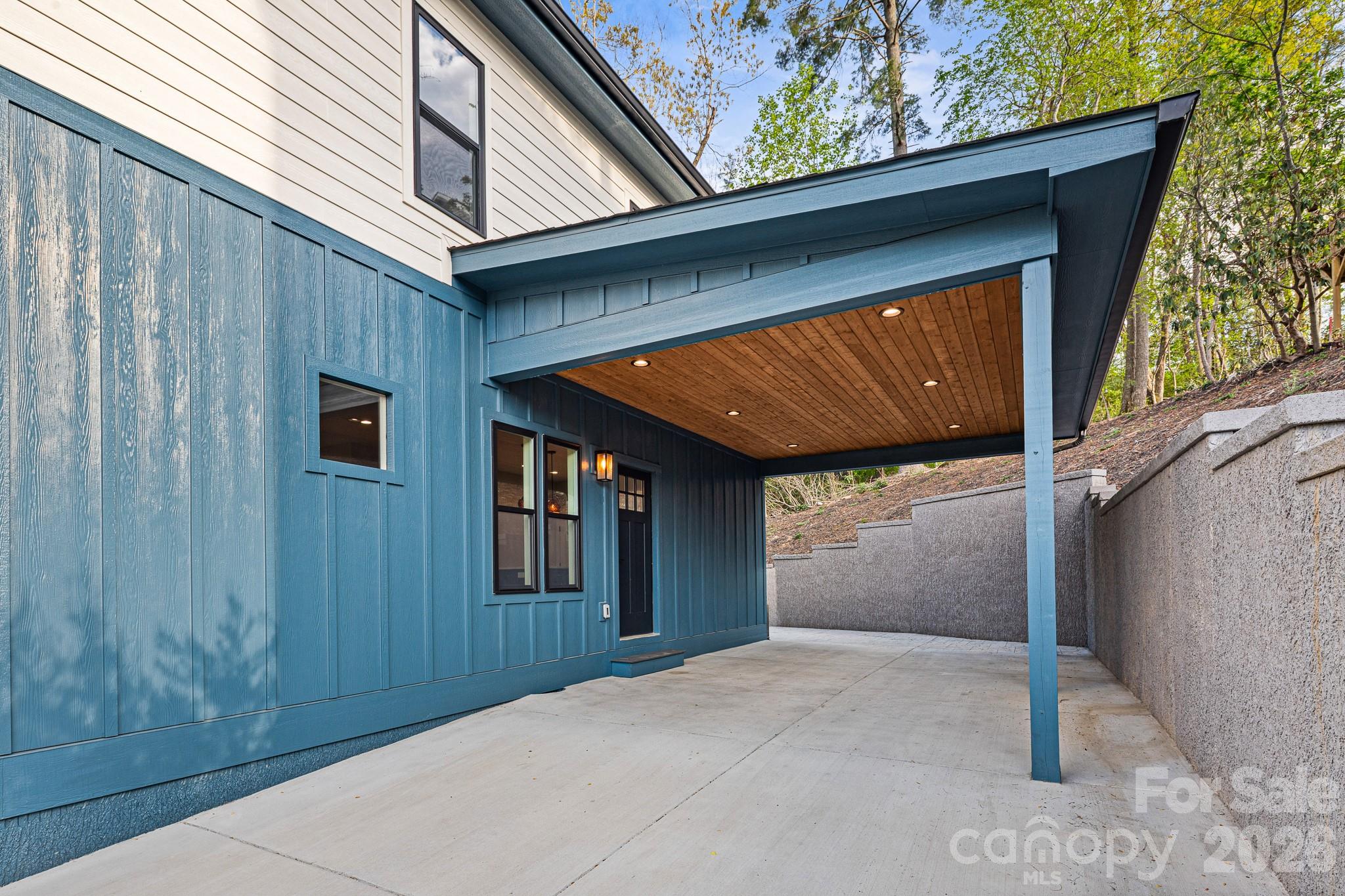 18 Winterhawk Drive — Arden