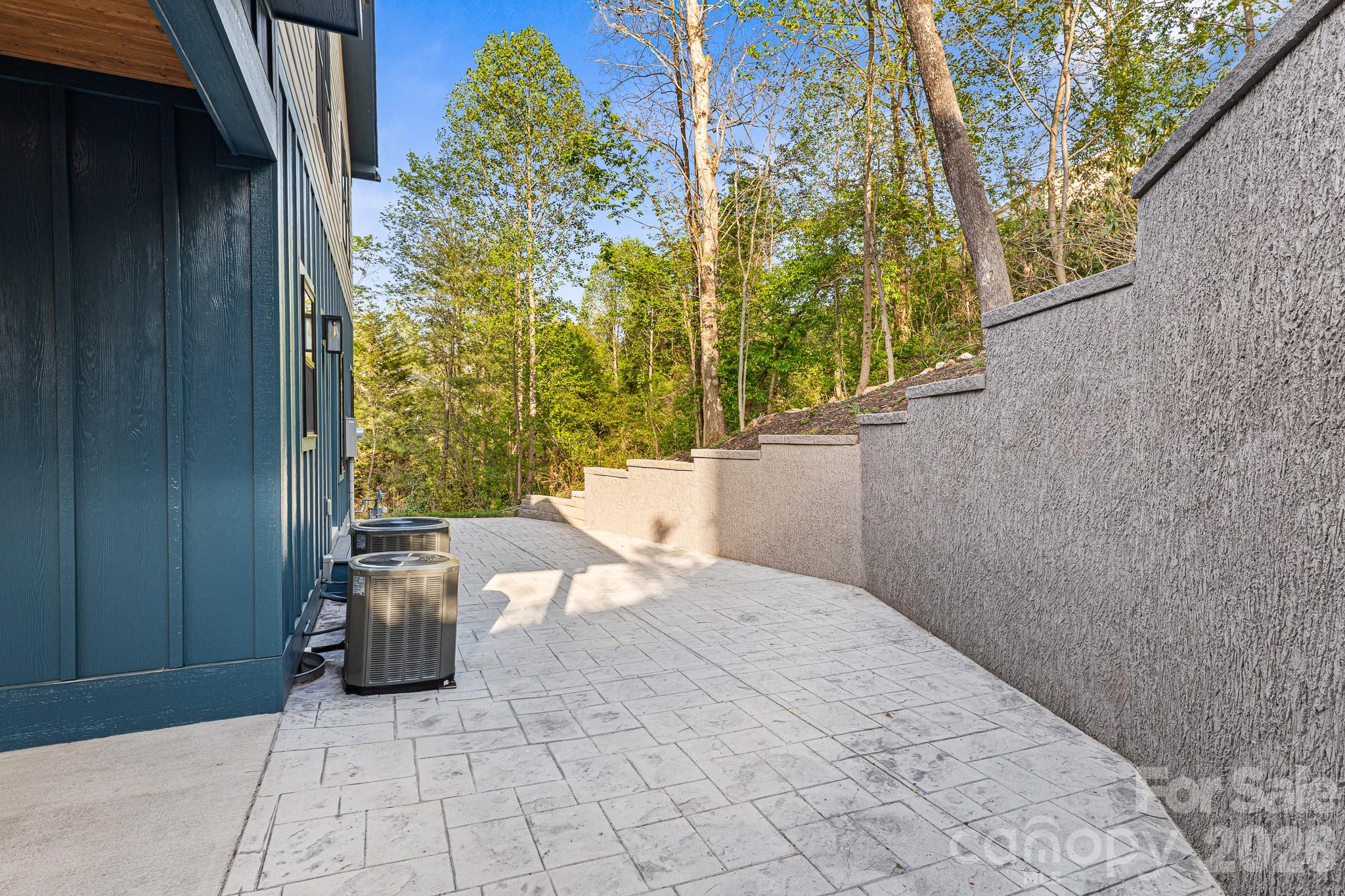 18 Winterhawk Drive — Arden