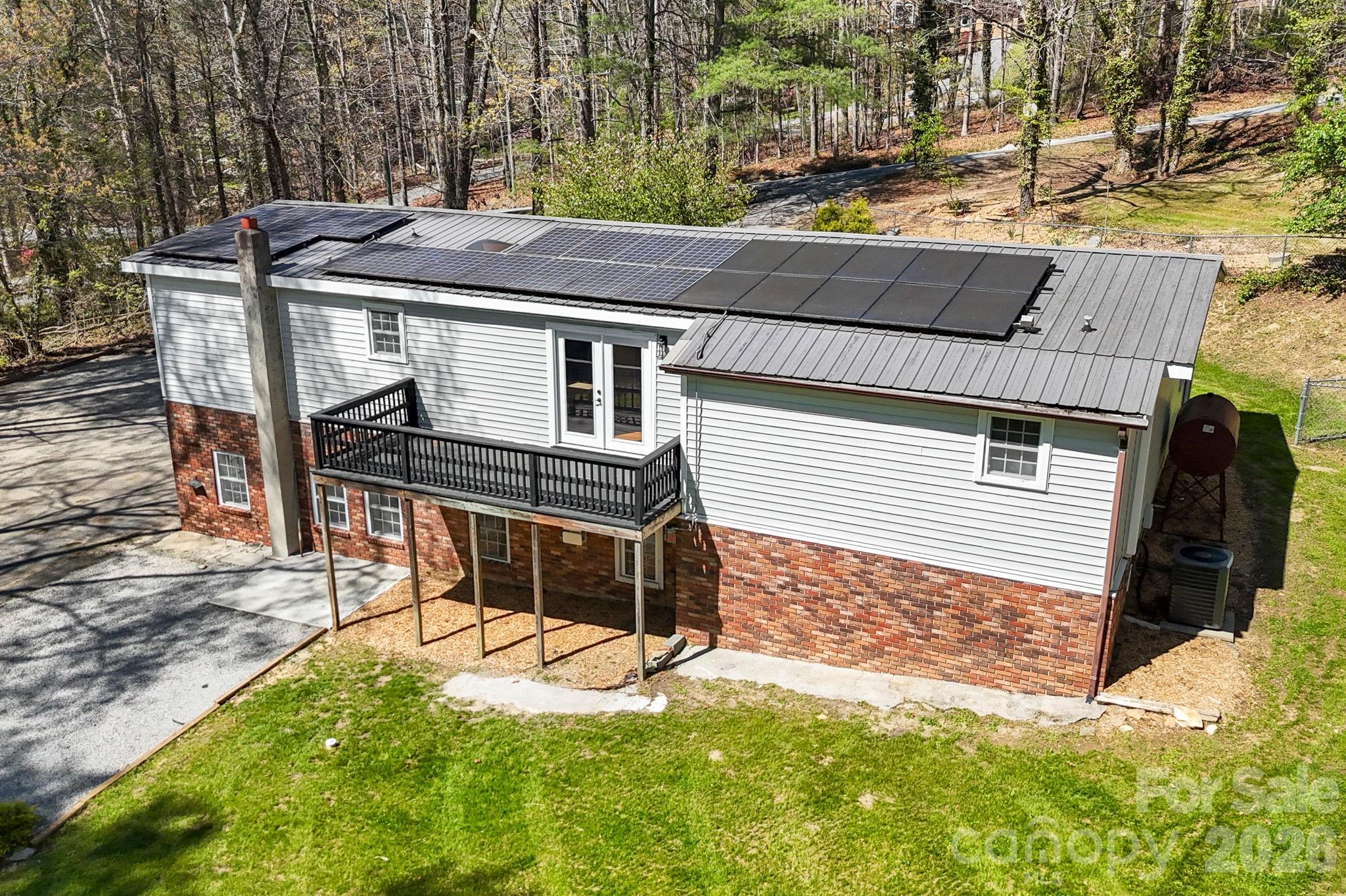 5 Country Road — Hendersonville