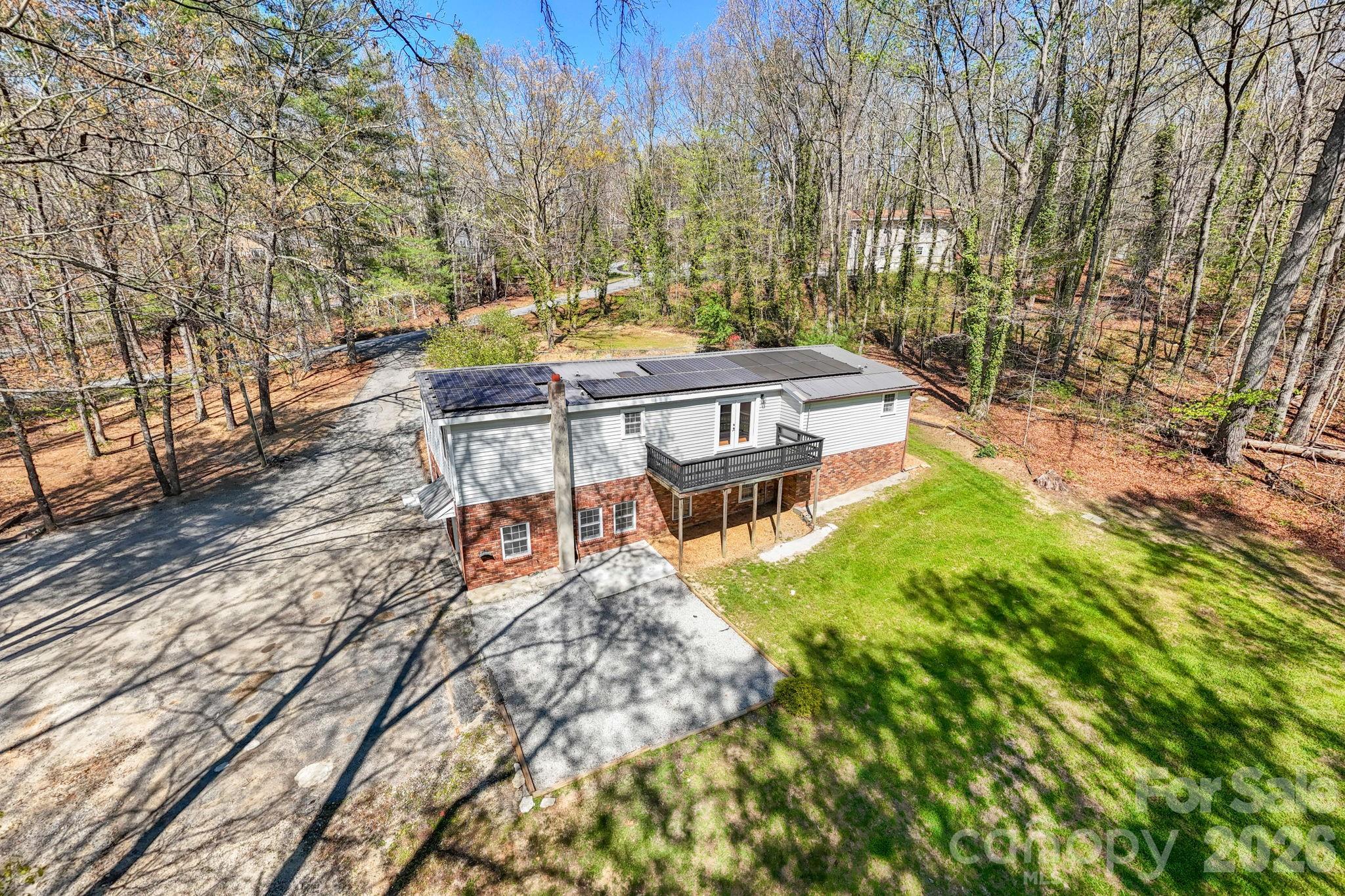 5 Country Road — Hendersonville