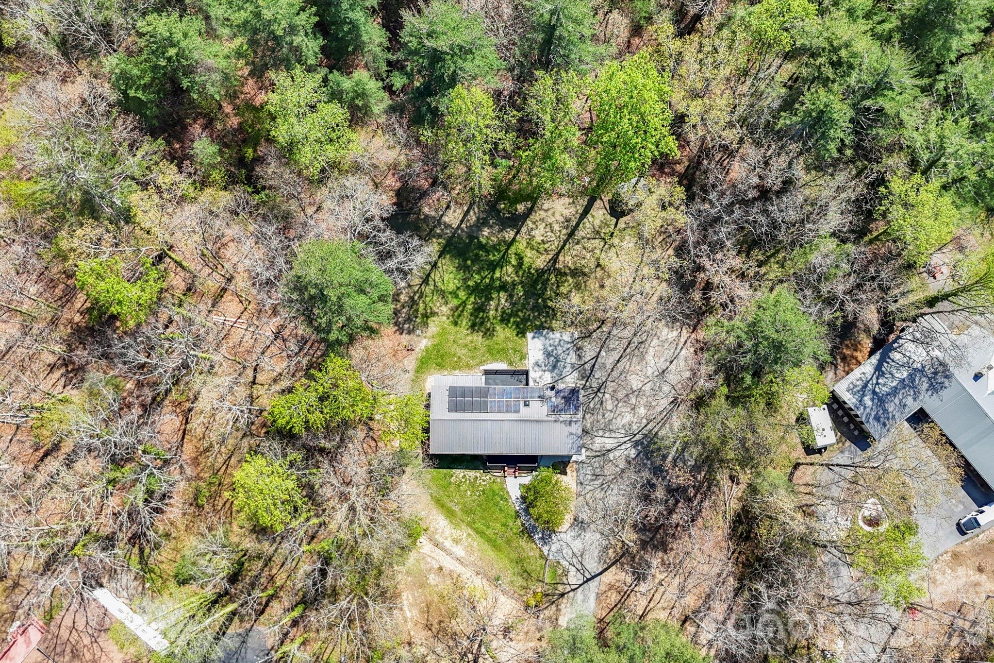 5 Country Road — Hendersonville