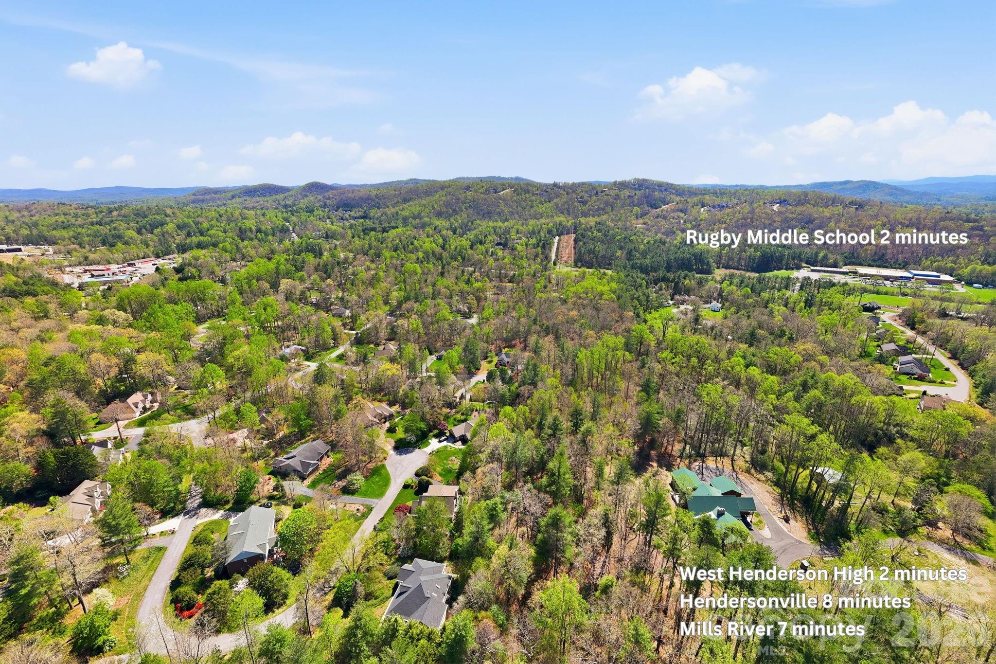 5 Country Road — Hendersonville