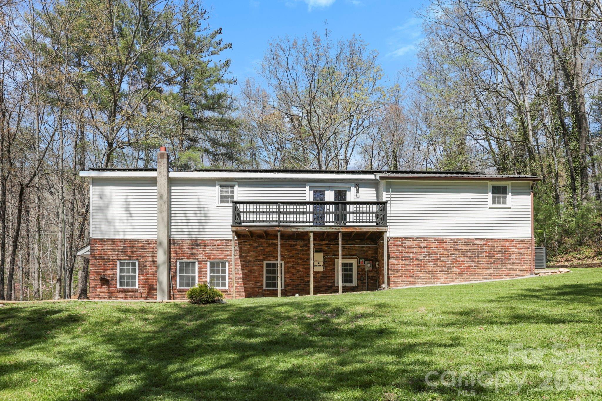 5 Country Road — Hendersonville