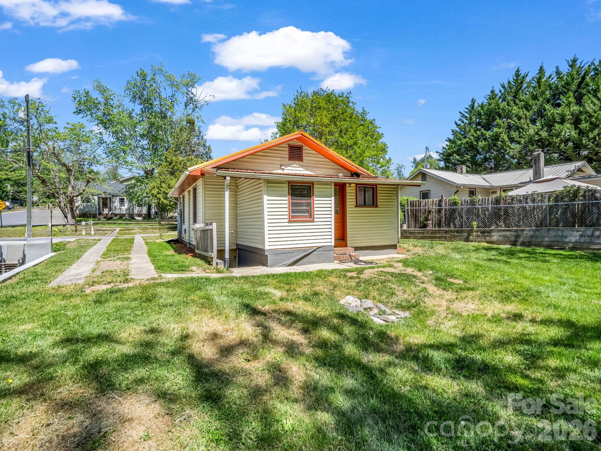 159 Onteora Boulevard — Asheville