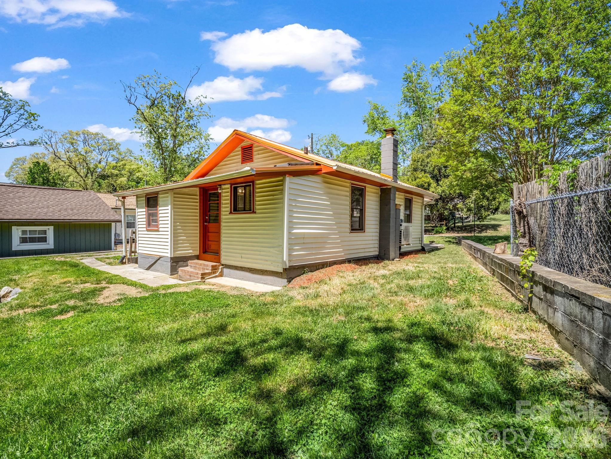 159 Onteora Boulevard — Asheville