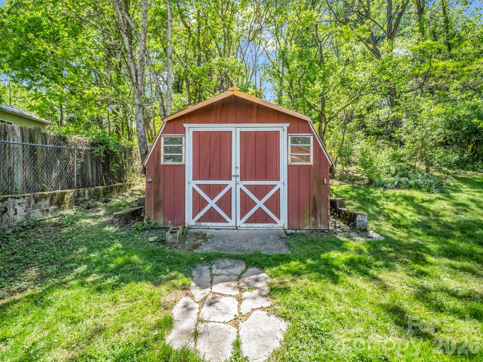 159 Onteora Boulevard — Asheville
