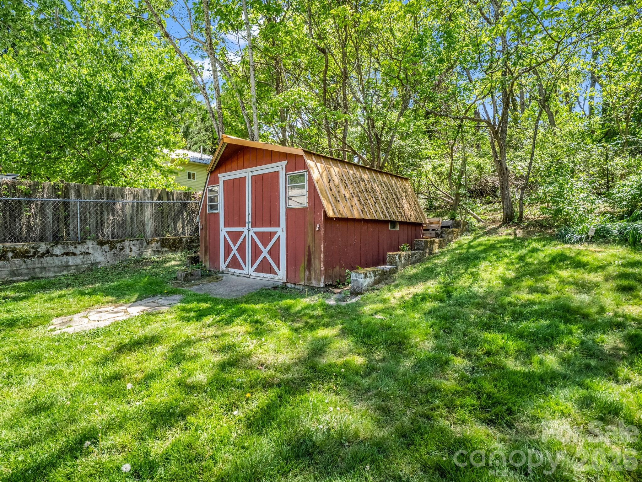 159 Onteora Boulevard — Asheville