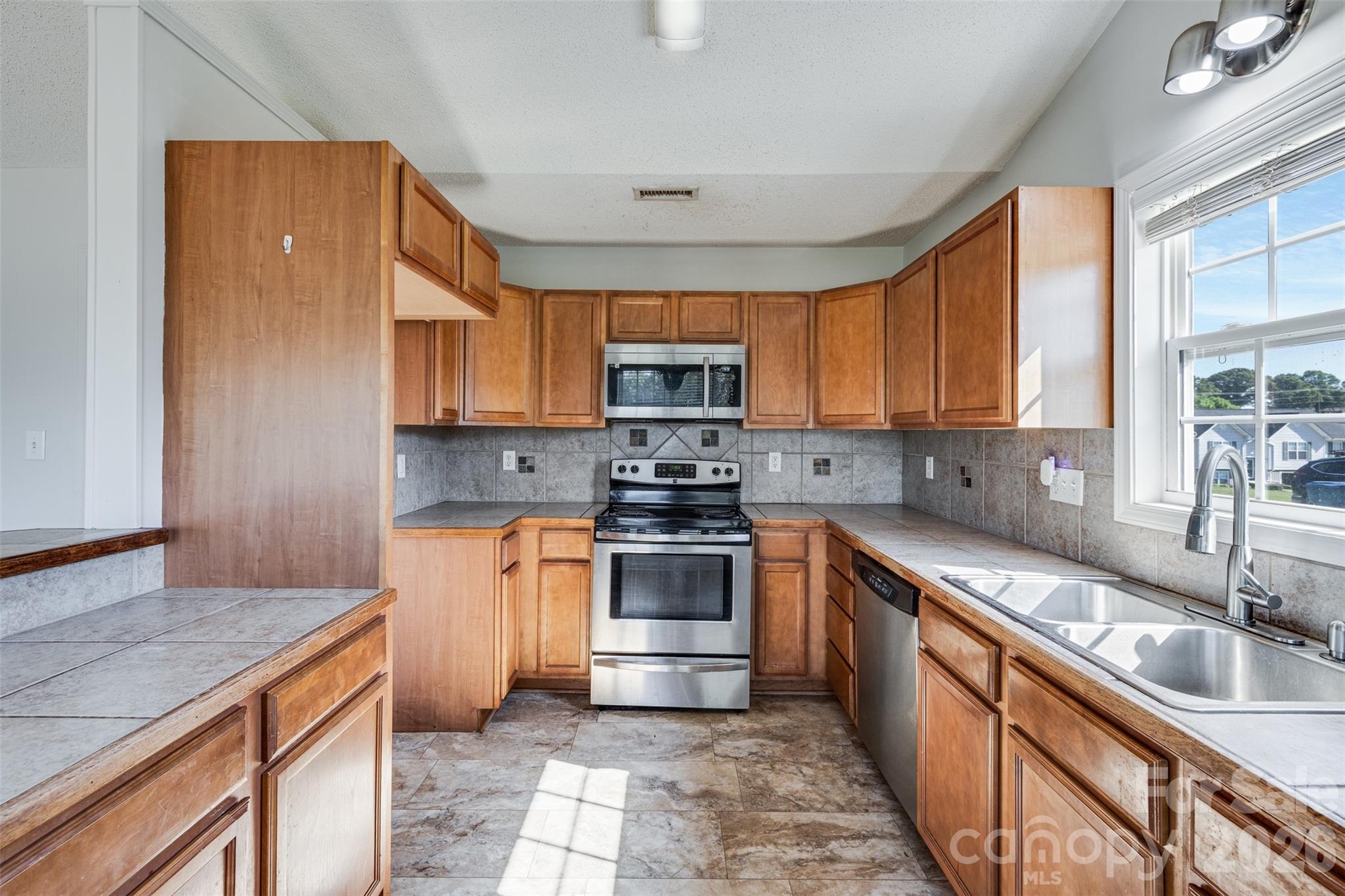 1575 Windy Holly Lane — Newton