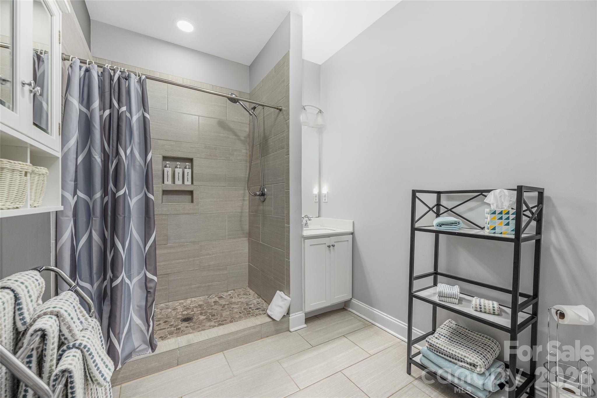 1325 Lytton Lane — Catawba