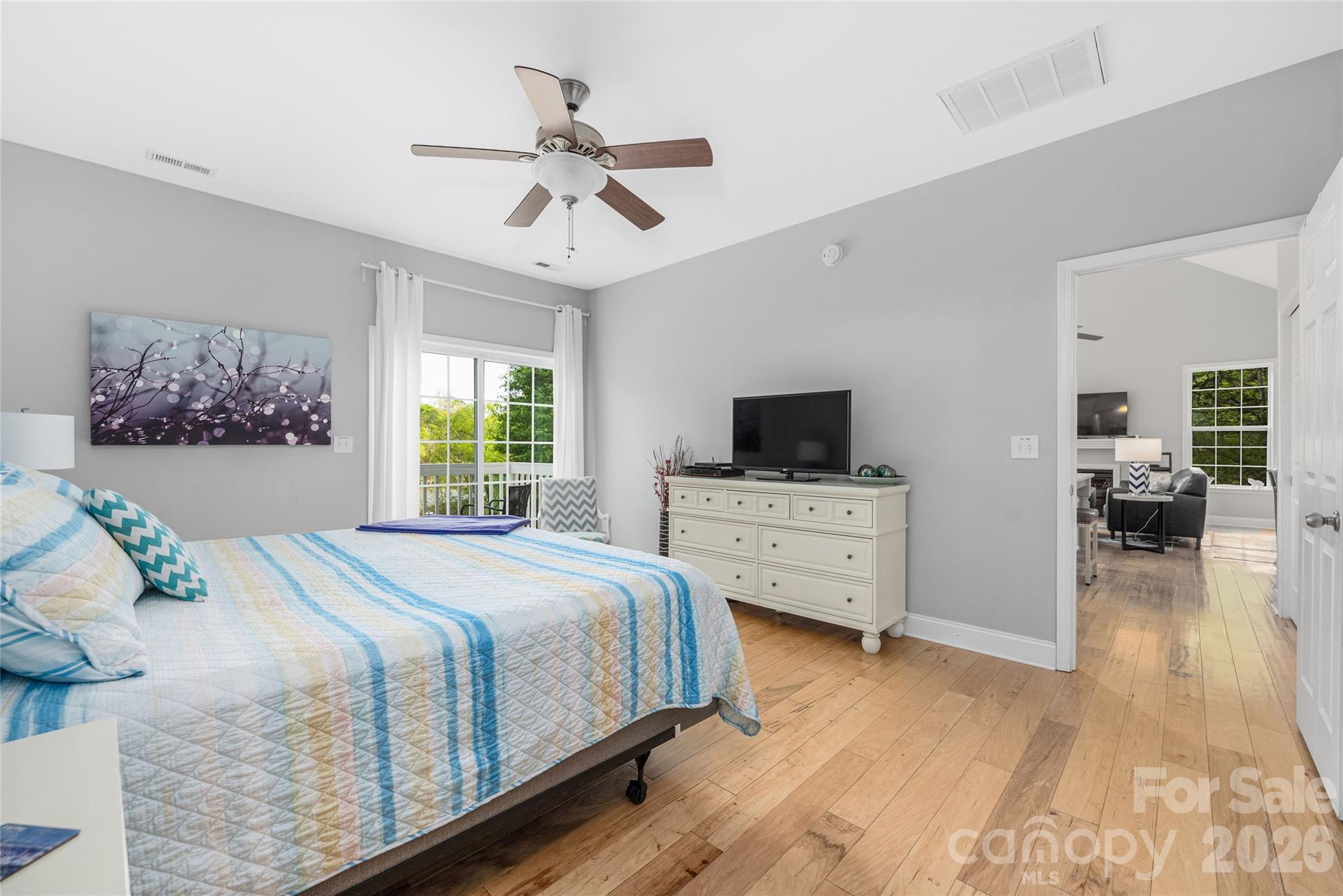 1325 Lytton Lane — Catawba