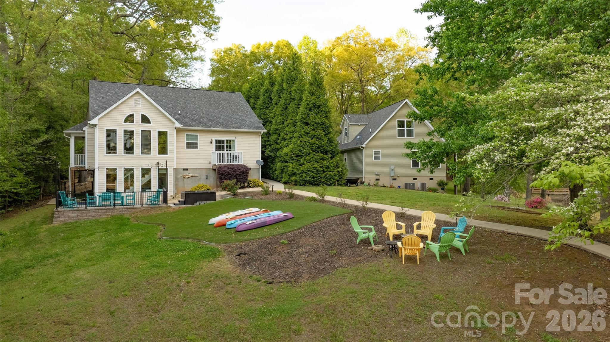 1325 Lytton Lane — Catawba