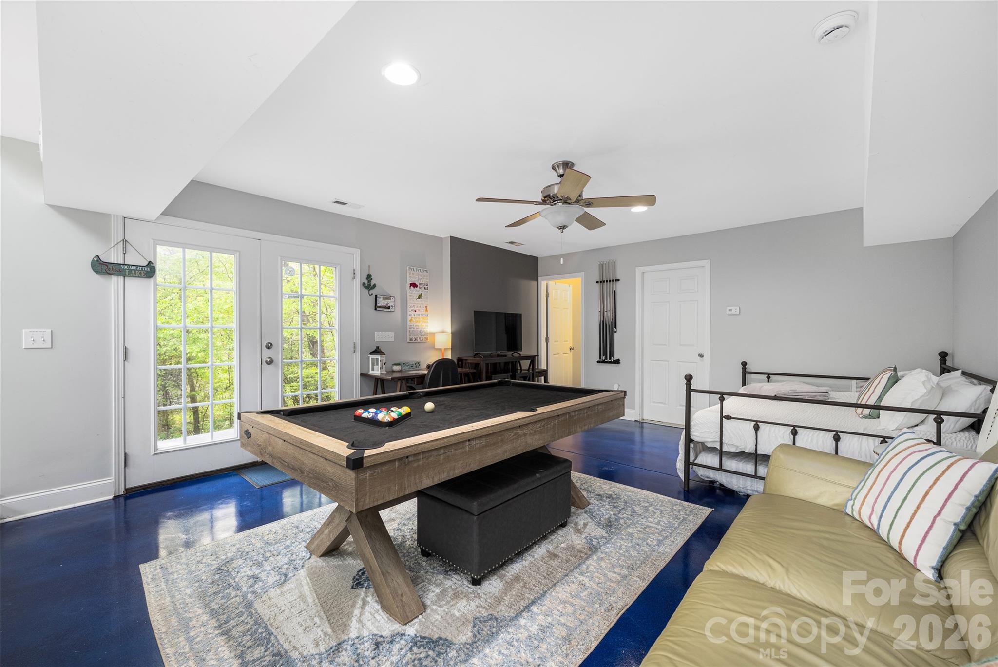 1325 Lytton Lane — Catawba