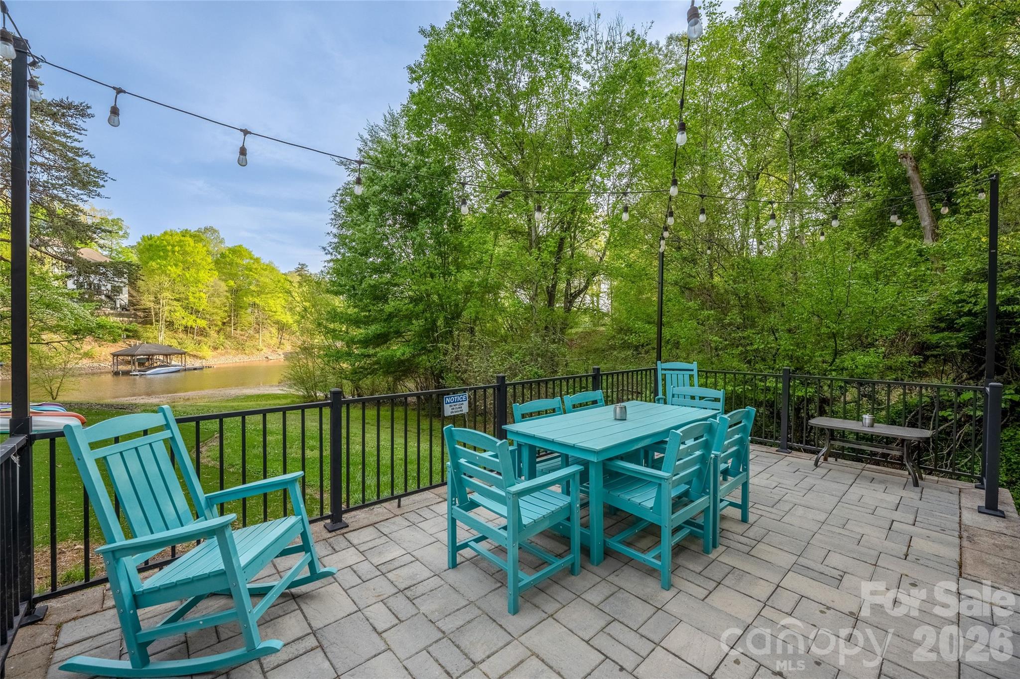 1325 Lytton Lane — Catawba