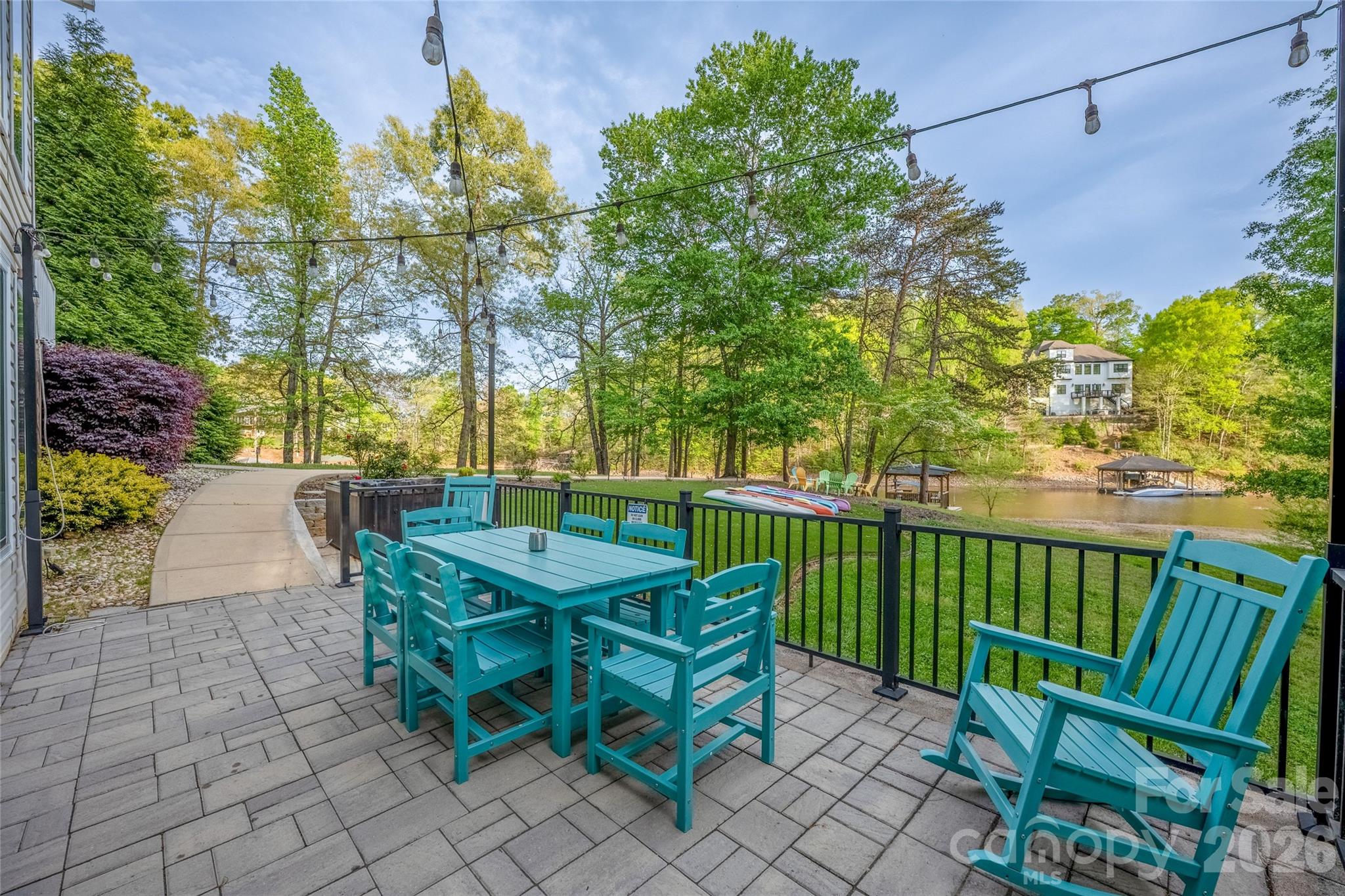 1325 Lytton Lane — Catawba