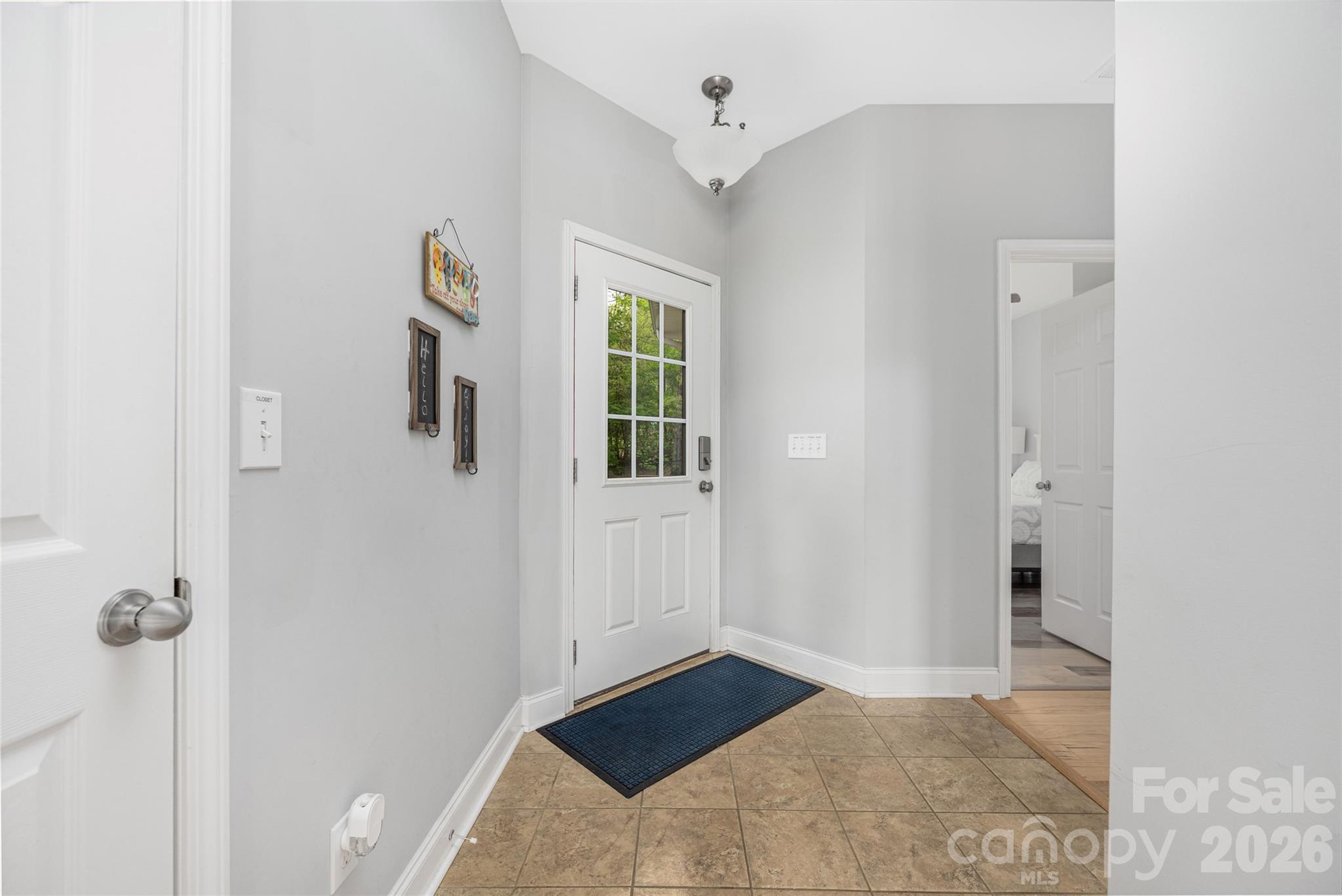 1325 Lytton Lane — Catawba
