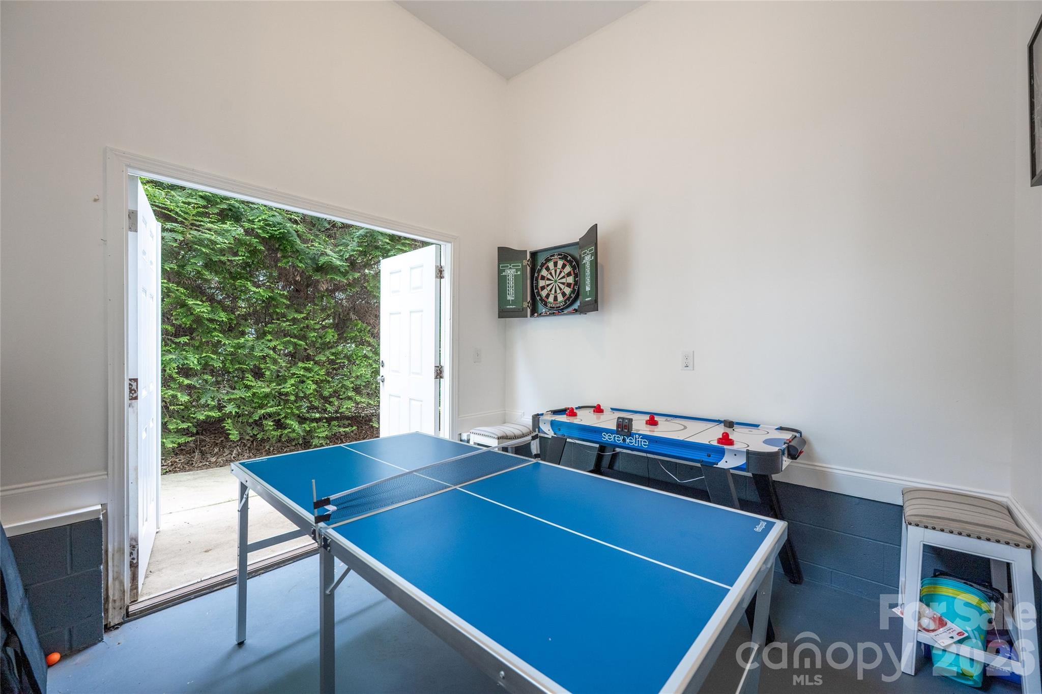 1325 Lytton Lane — Catawba