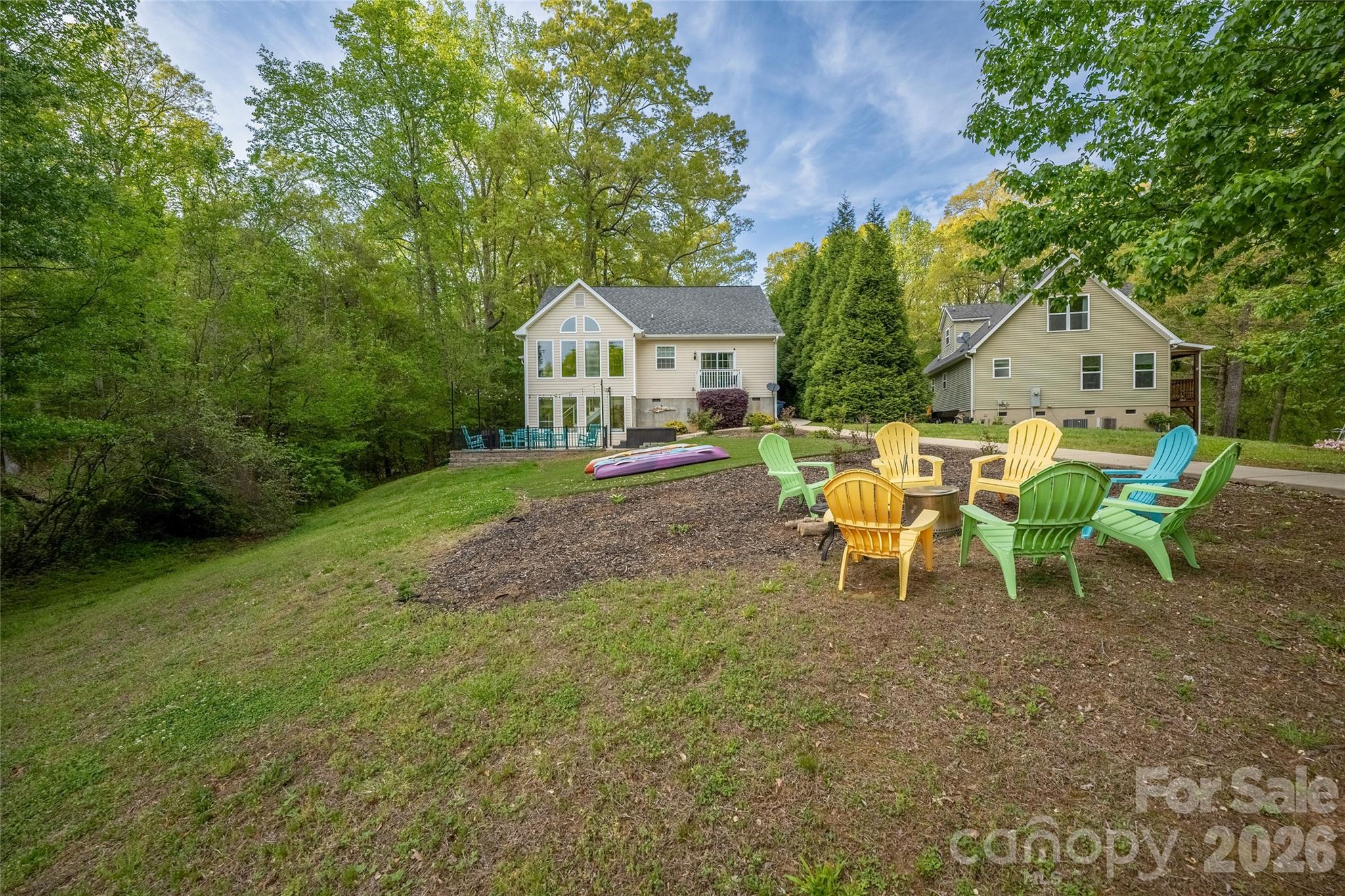 1325 Lytton Lane — Catawba