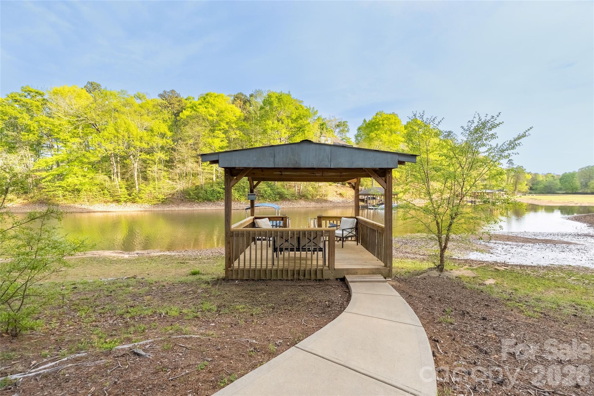 1325 Lytton Lane — Catawba