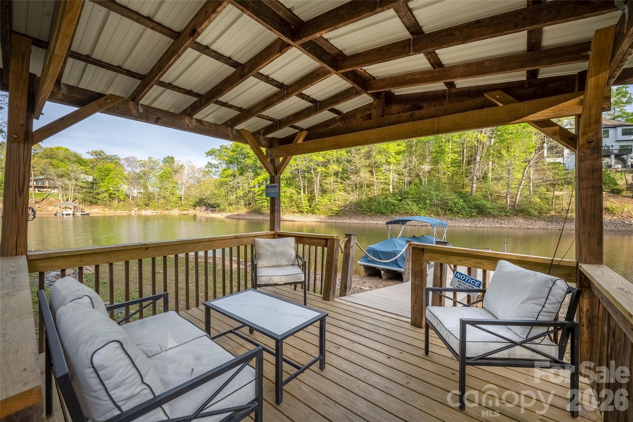 1325 Lytton Lane — Catawba