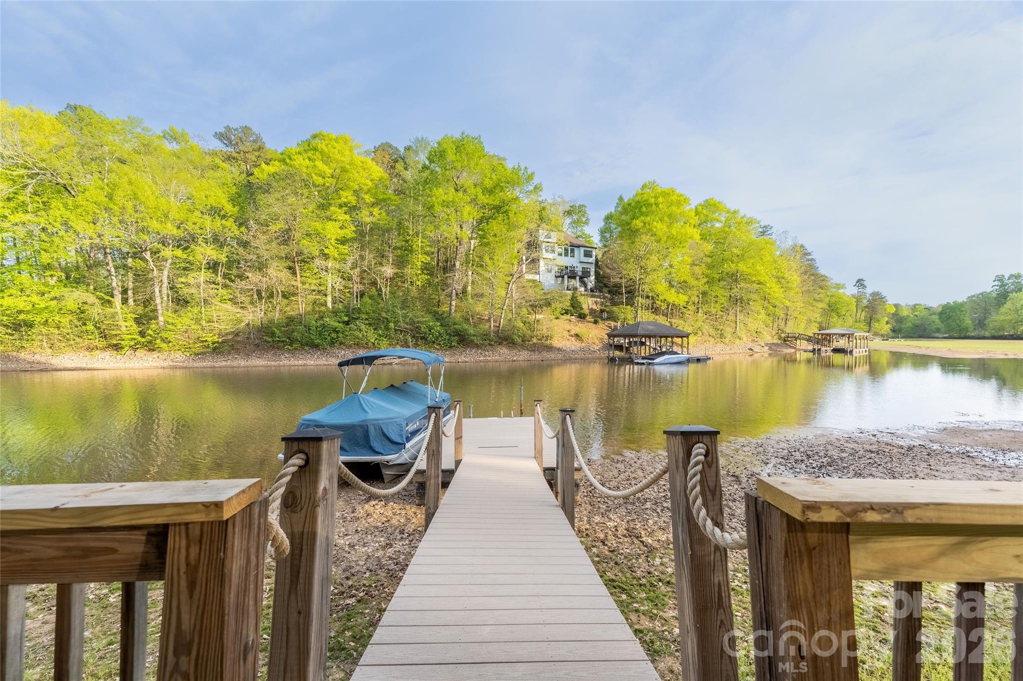 1325 Lytton Lane — Catawba