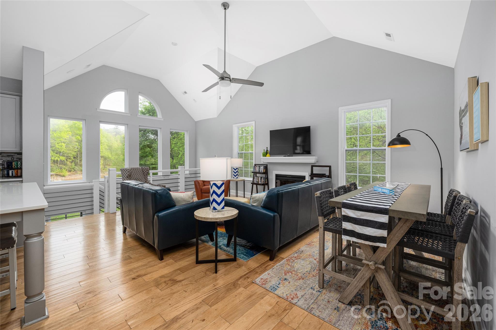 1325 Lytton Lane — Catawba