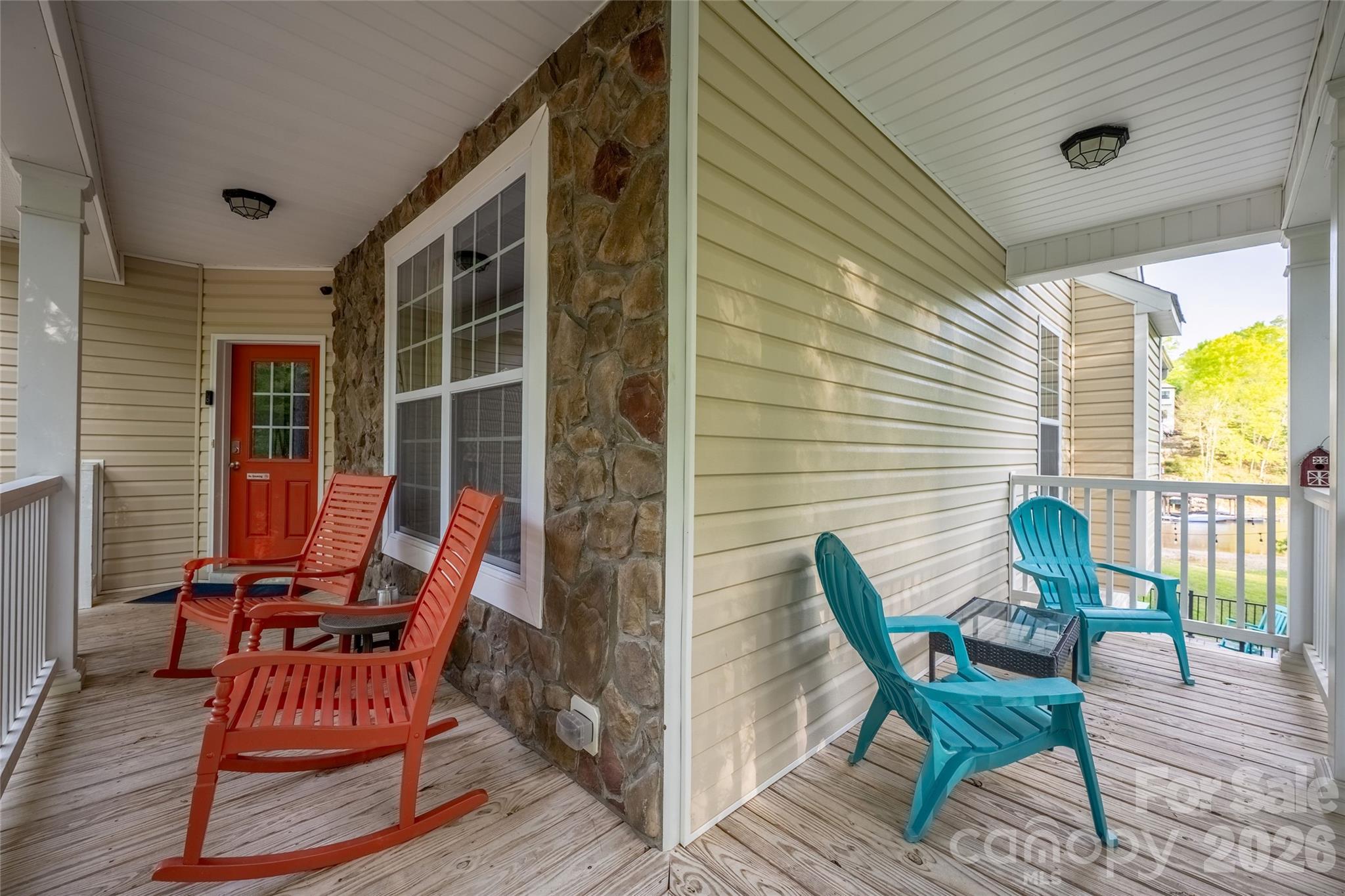 1325 Lytton Lane — Catawba
